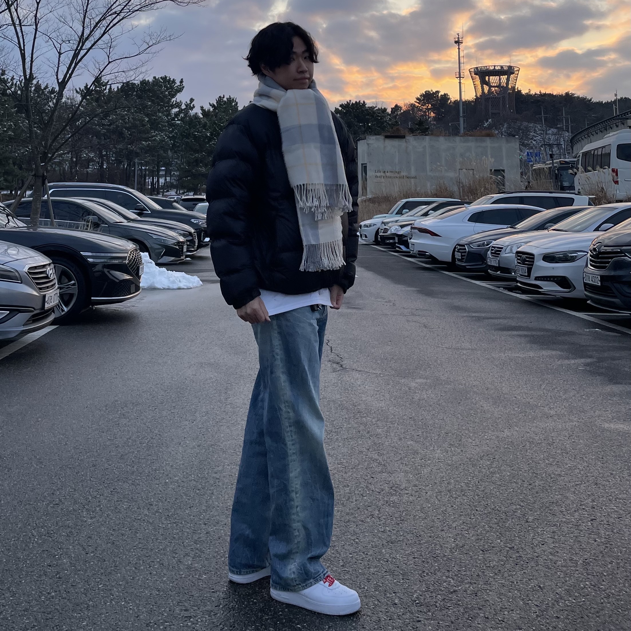 The North Face 1996 Eco Nuptse Jacket Black, Nike x Supreme Air Force 1 Low White 착용 스타일