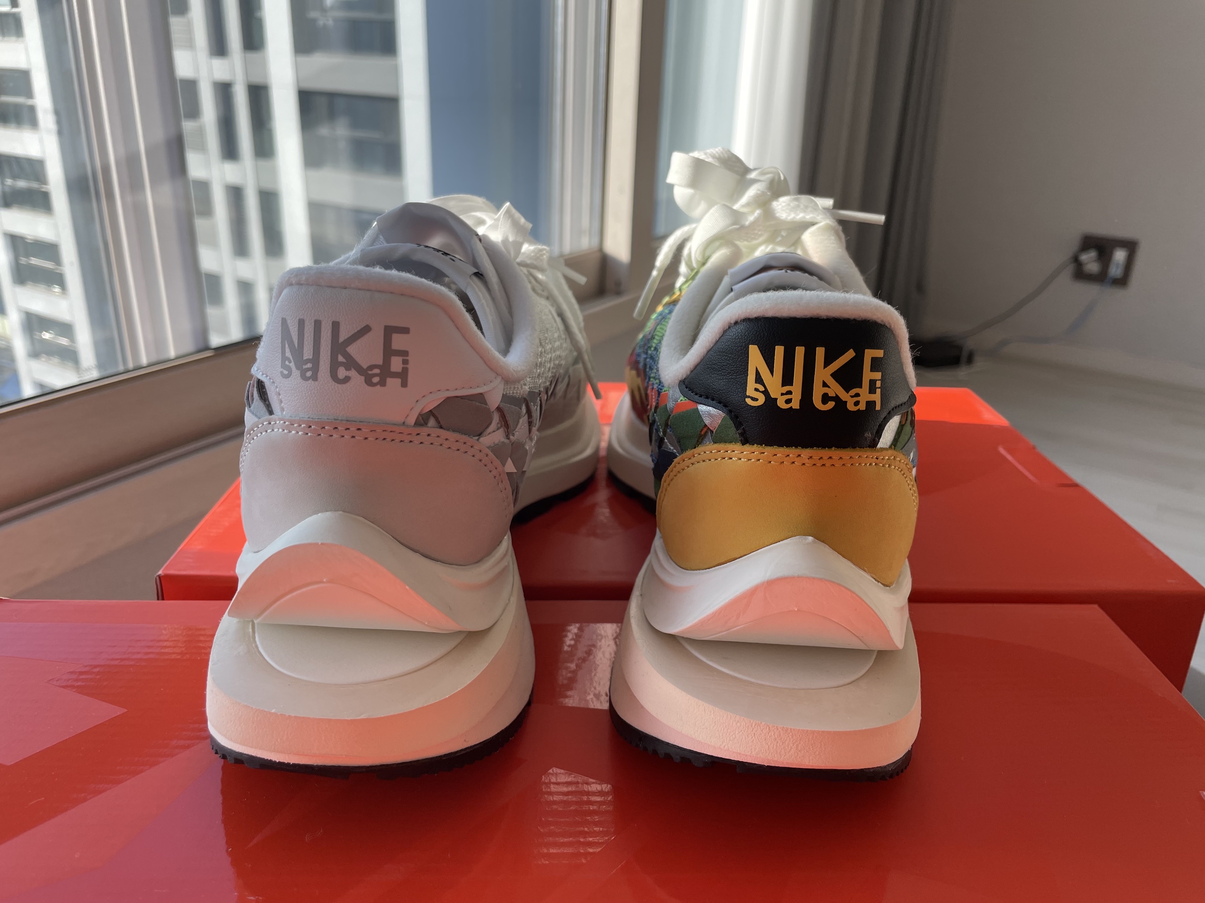 Nike x Sacai x Jean Paul Gaultier LDVaporWaffle Mix Low Green Gusto Safety Orange, Nike x Sacai x Jean Paul Gaultier LDVaporWaffle Mix Low White Sail 착용 스타일 - 5