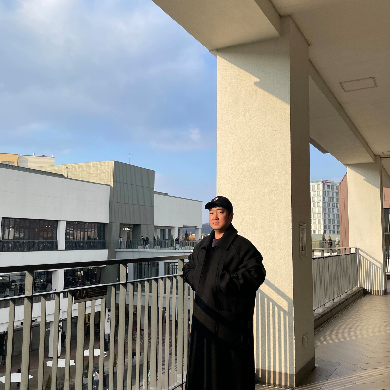 Undermycar Legion.02 Balmacaan Oversized Wool Coat Black 착용 스타일