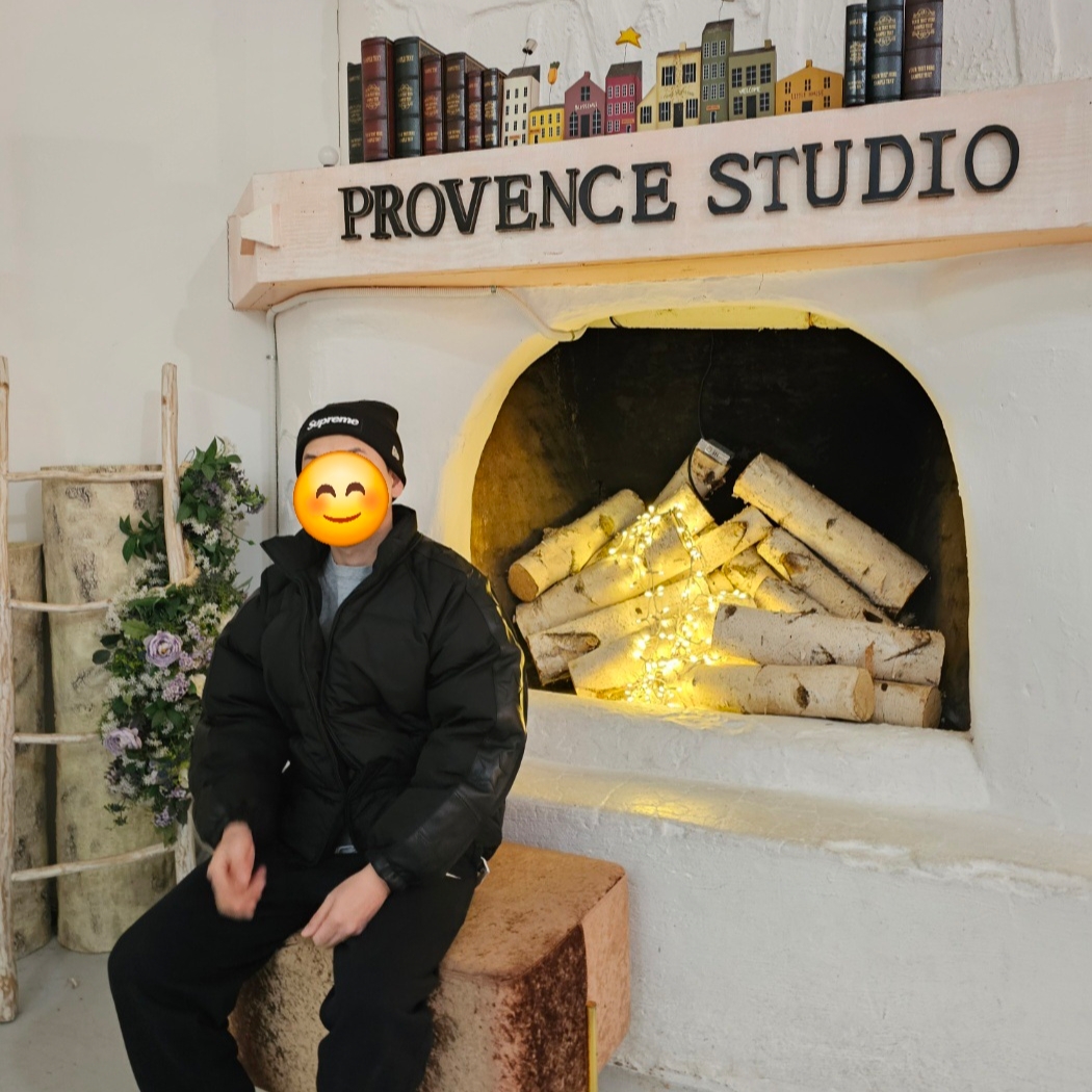 Supreme Star Sleeve Down Puffer Jacket Black - 23FW, Supreme New Era Box Logo Beanie Black - 23FW 착용 스타일