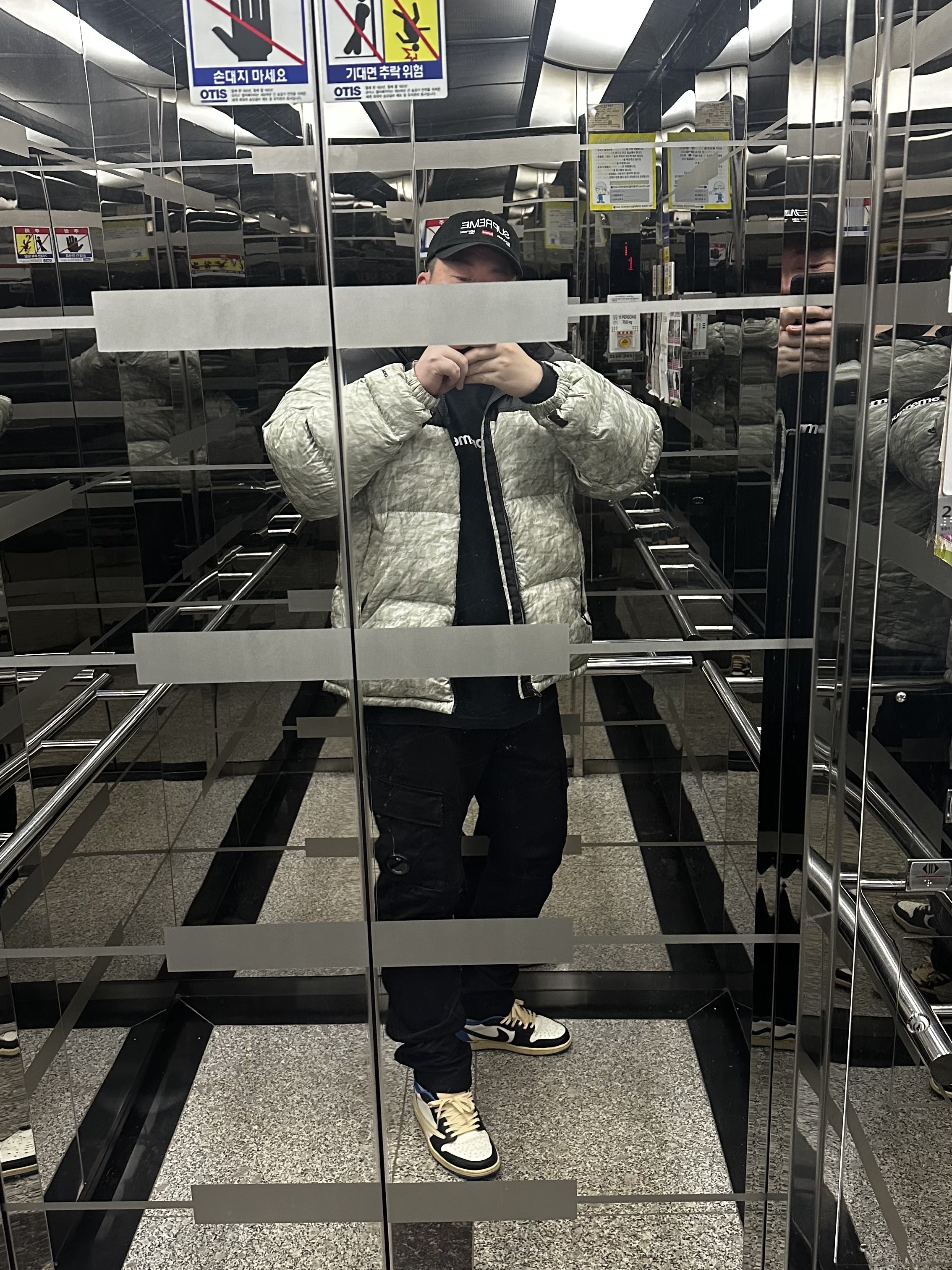 Supreme x The North Face Paper Print Nuptse Jacket - 19FW 착용 스타일
