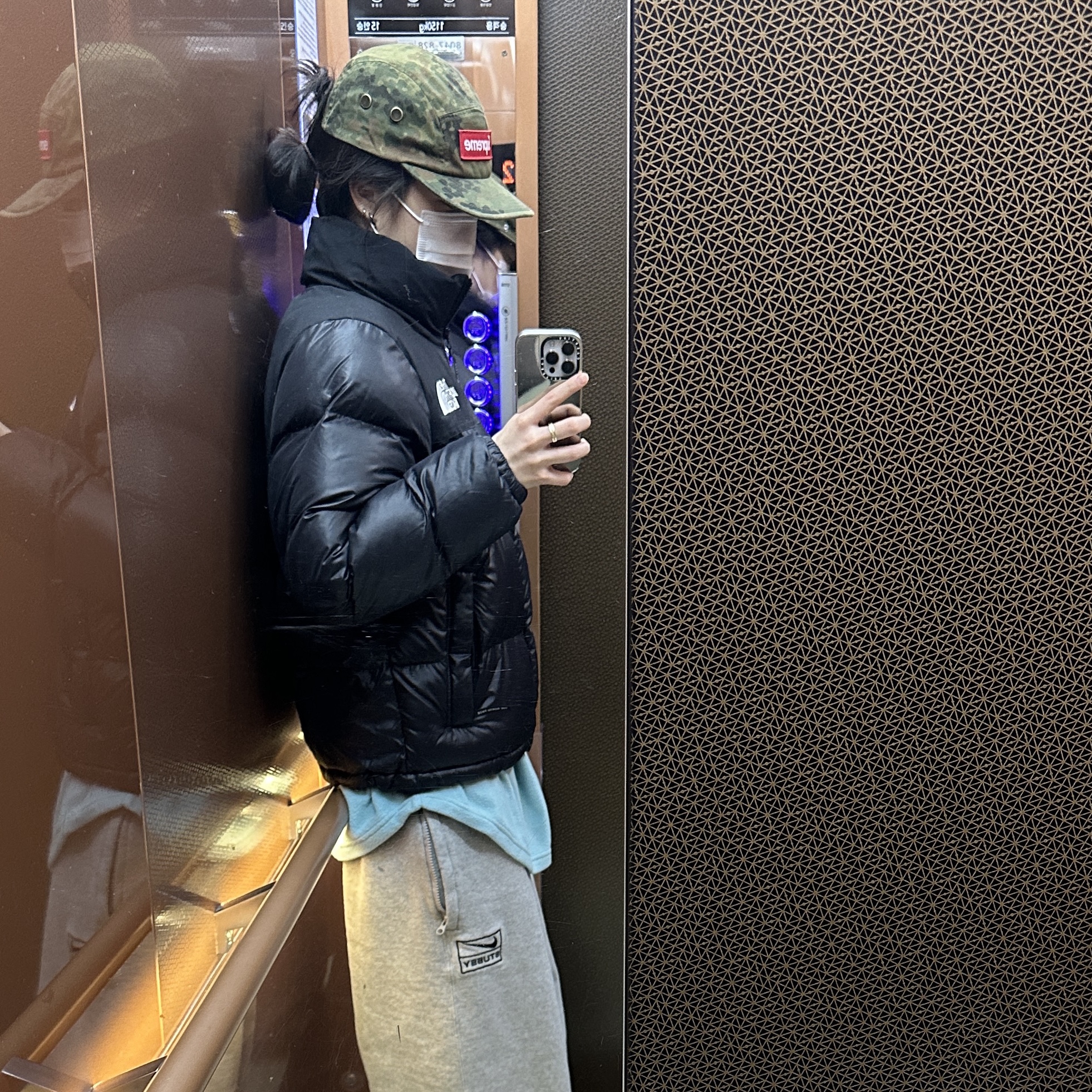 나이키 x 스투시 NRG 플리스 팬츠 다크 그레이 헤더 (DO9340-063), 나이키 x 스투시 NRG RA 플리스 팬츠 다크 그레이 헤더 (DJ9490-063) 착용 스타일
