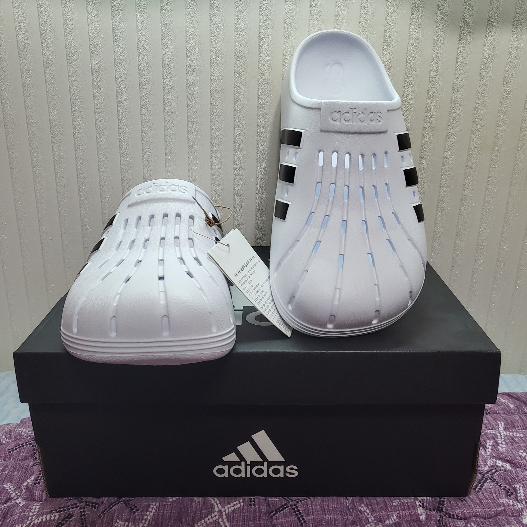 Adidas Adilette Clog White Black 착용 스타일