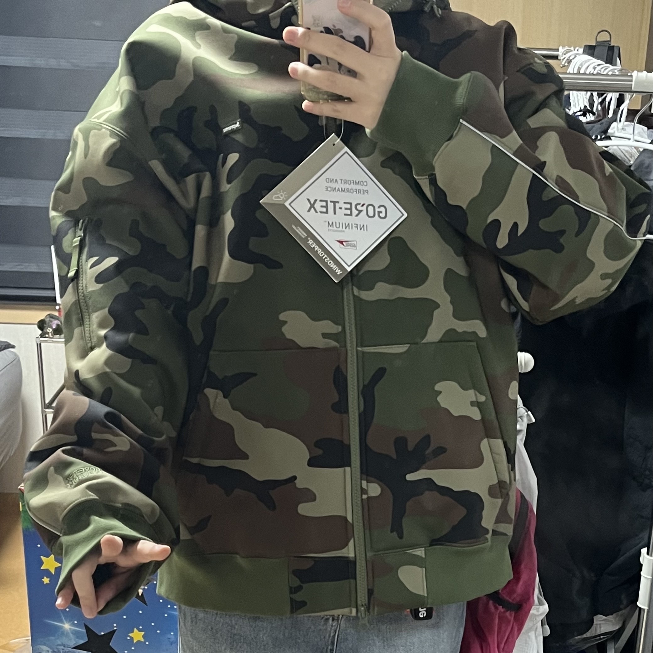 Supreme Windstopper Zip Up Hooded Sweatshirt Woodland Camo - 23FW 착용 스타일