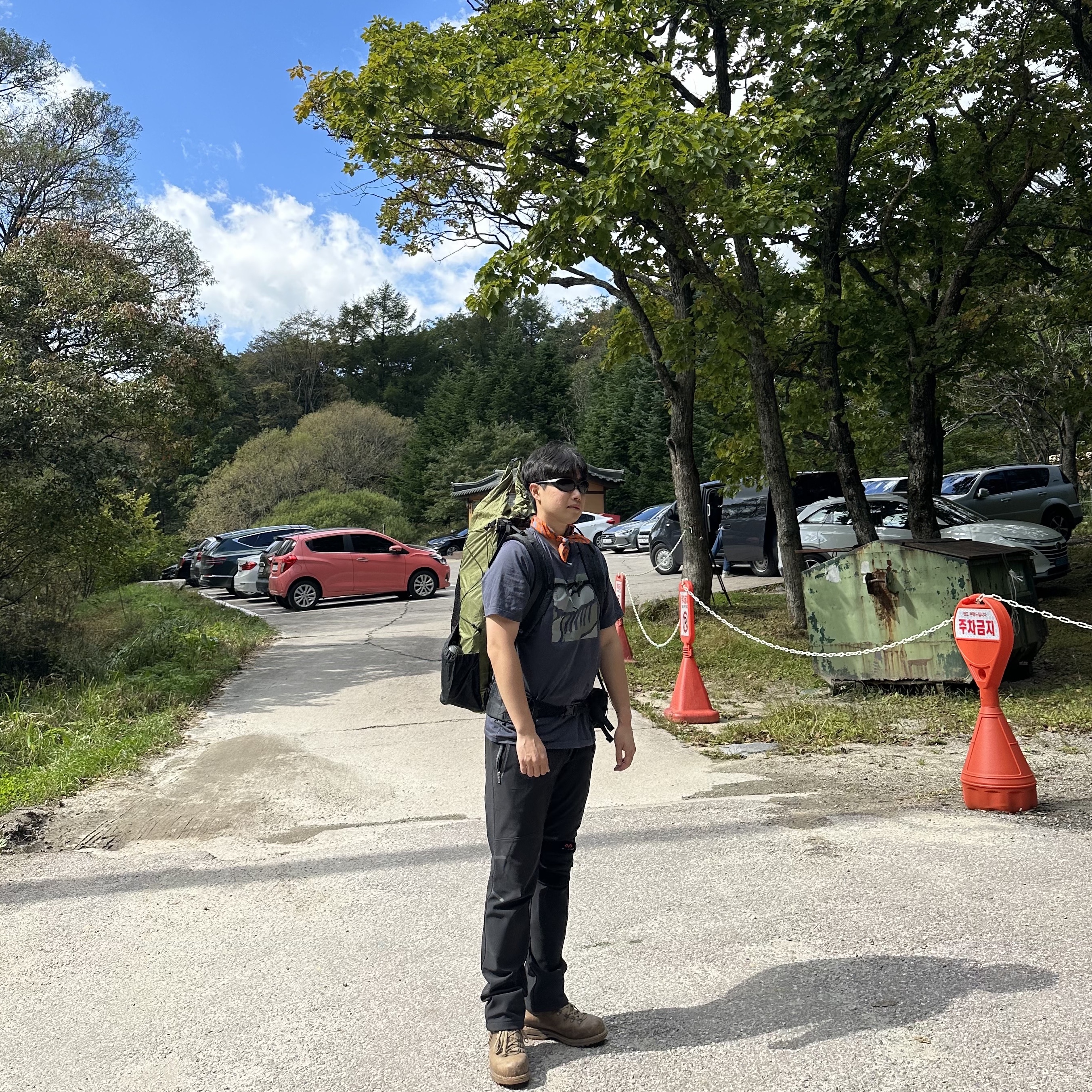 Arc'teryx Skeletile T-Shirt Black, Oakley Eye Jacket Redux Matte Black Frame Prizm Grey Lenses High Bridge Fit 착용 스타일