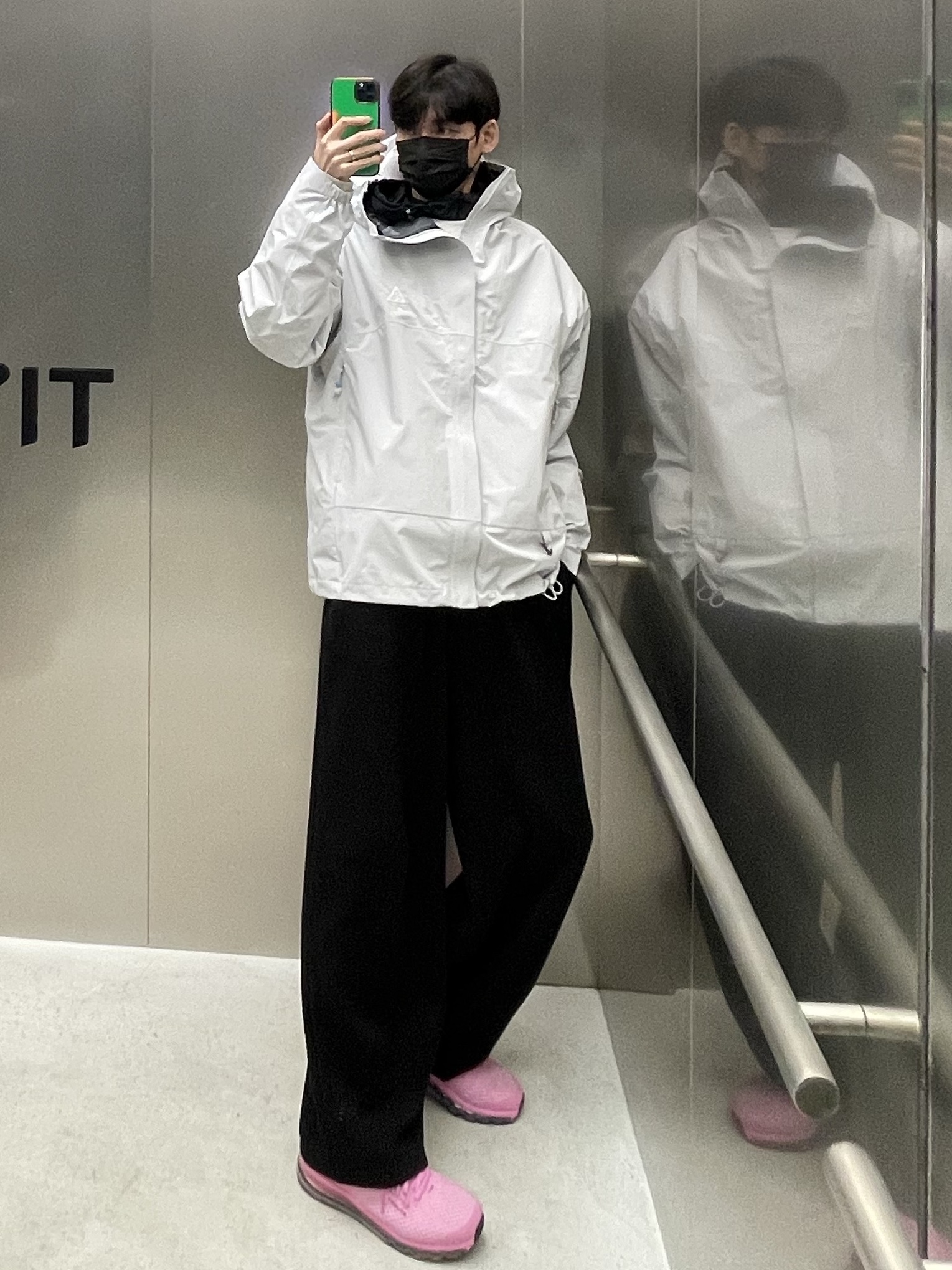 Nike x Stussy Air Max 2013 Psychic Pink, Nike ACG Storm-Fit ADV Cascade Rains Full Zip Jacket Photon Dust - Asia 착용 스타일 - 2