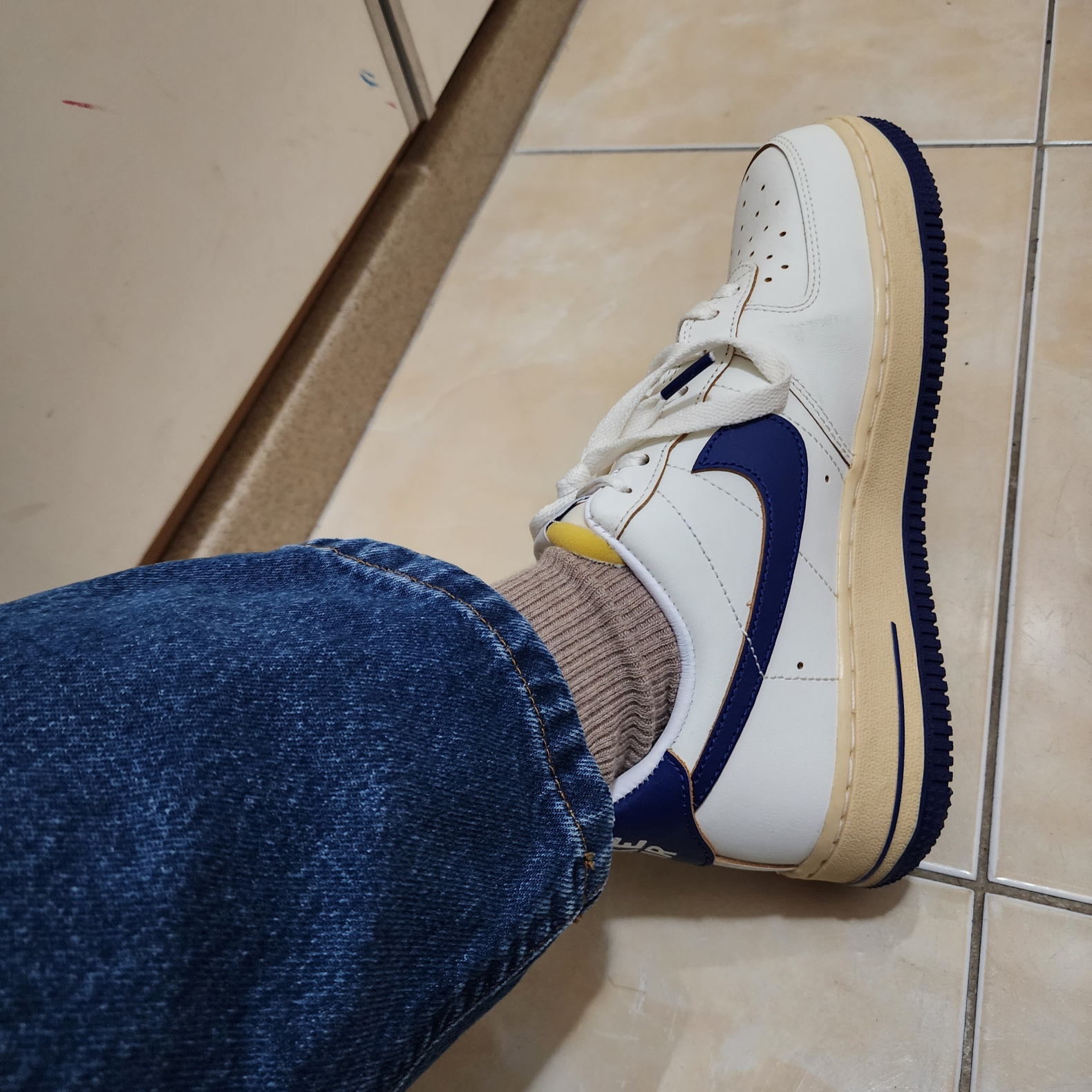 (W) Nike Air Force 1 '07 Sail Pale Vanilla 착용 스타일
