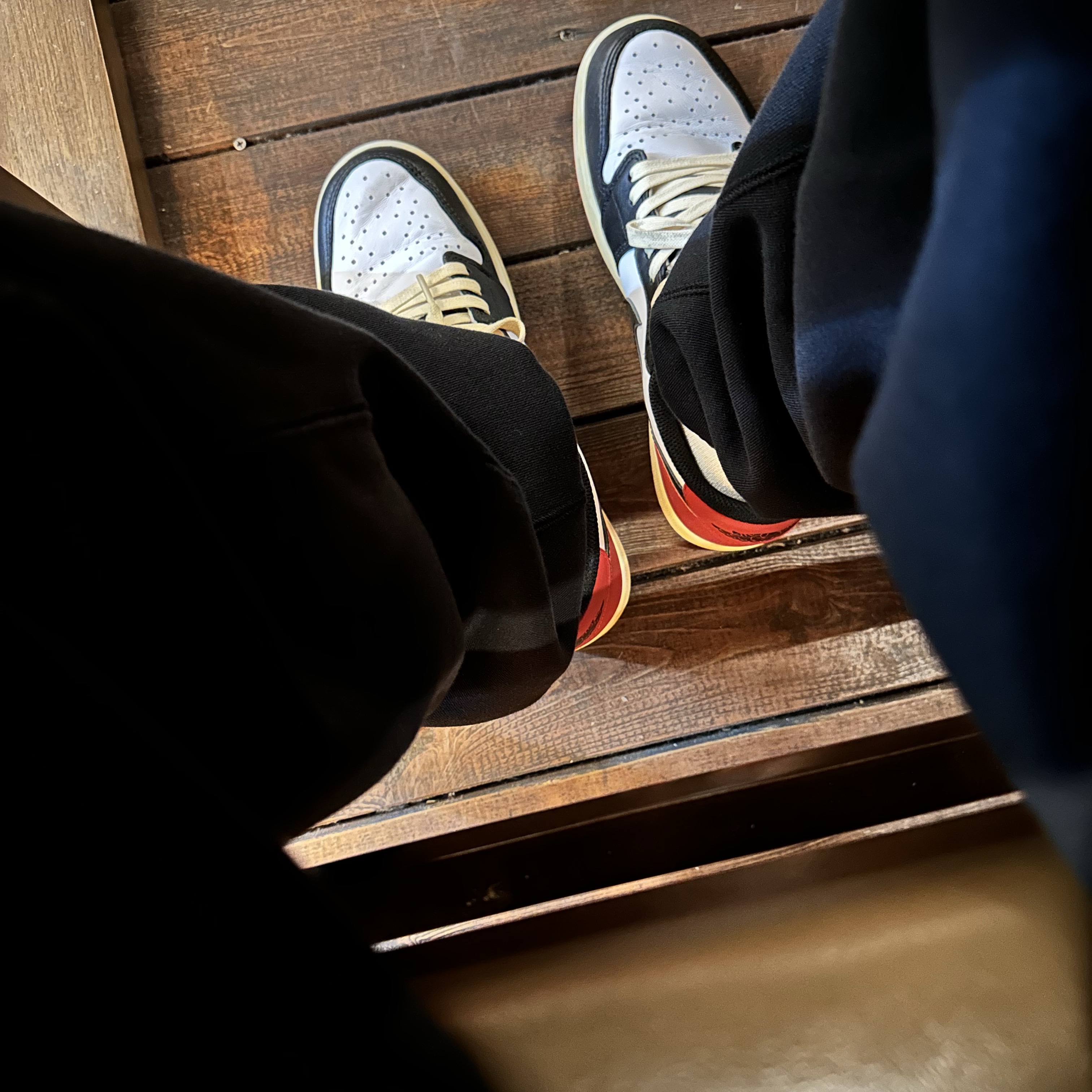 Jordan 1 Retro Low OG Black Toe 착용 스타일 - 1