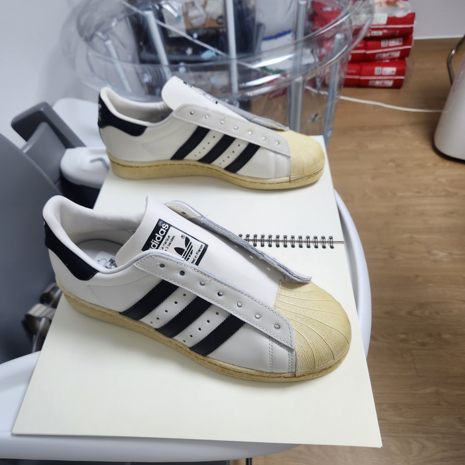 Adidas Superstar 82 White Black 착용 스타일