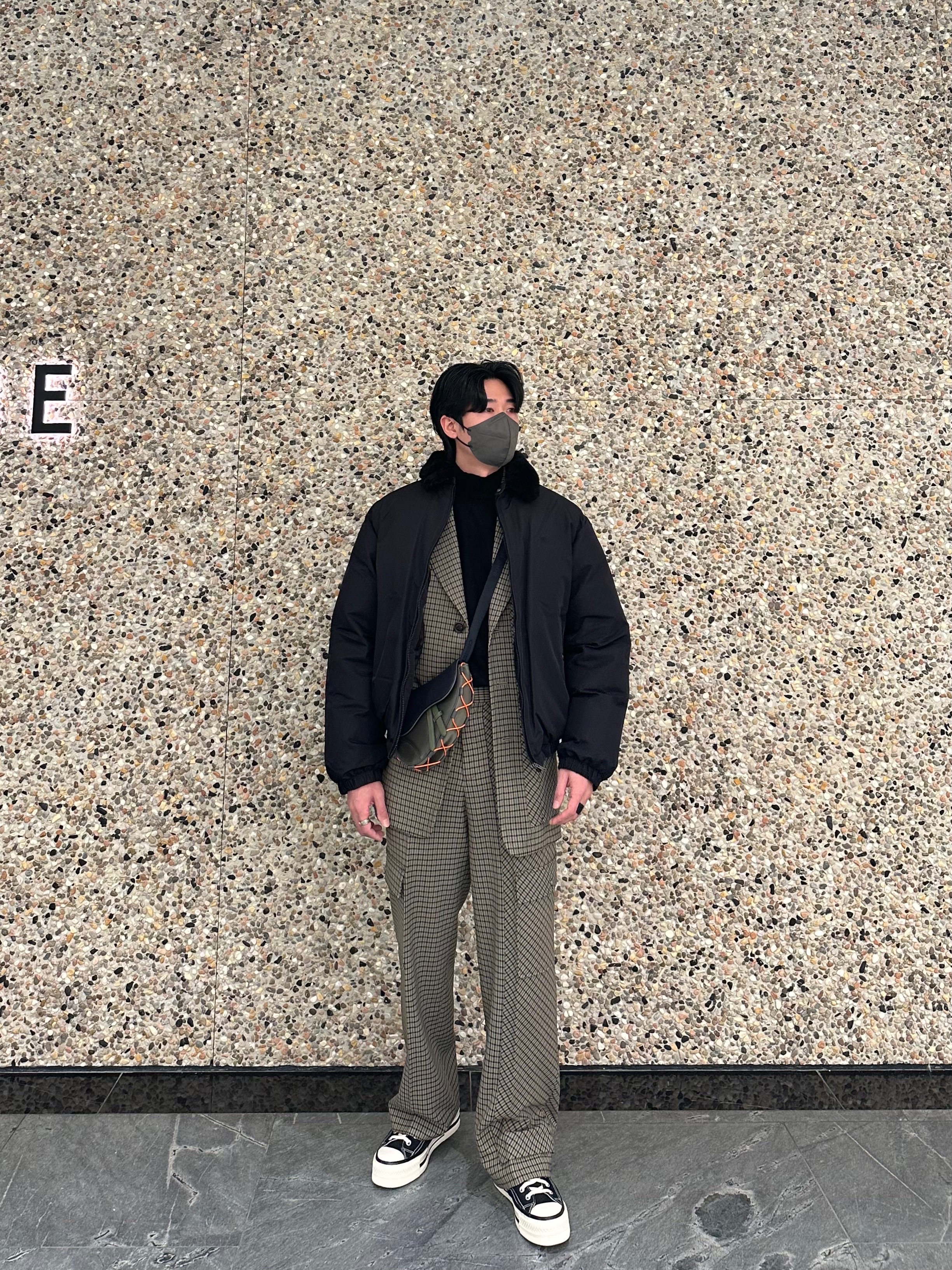 Supreme x Burberry Shearling Collar Down Puffer Jacket Black - 22SS, Dior x Sacai Mini Saddle Bag Olive 착용 스타일 - 1