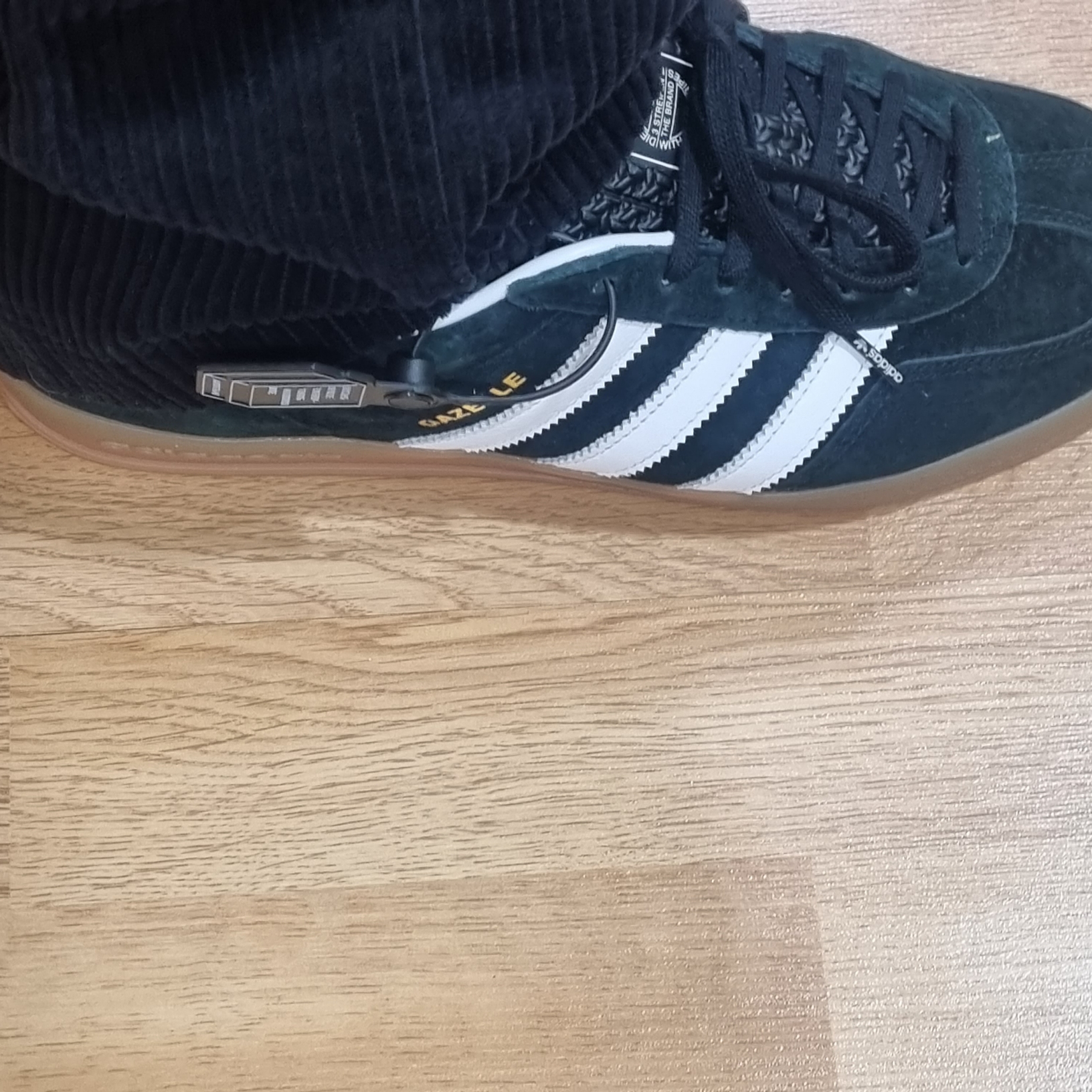 Adidas Gazelle Indoor Core Black 착용 스타일