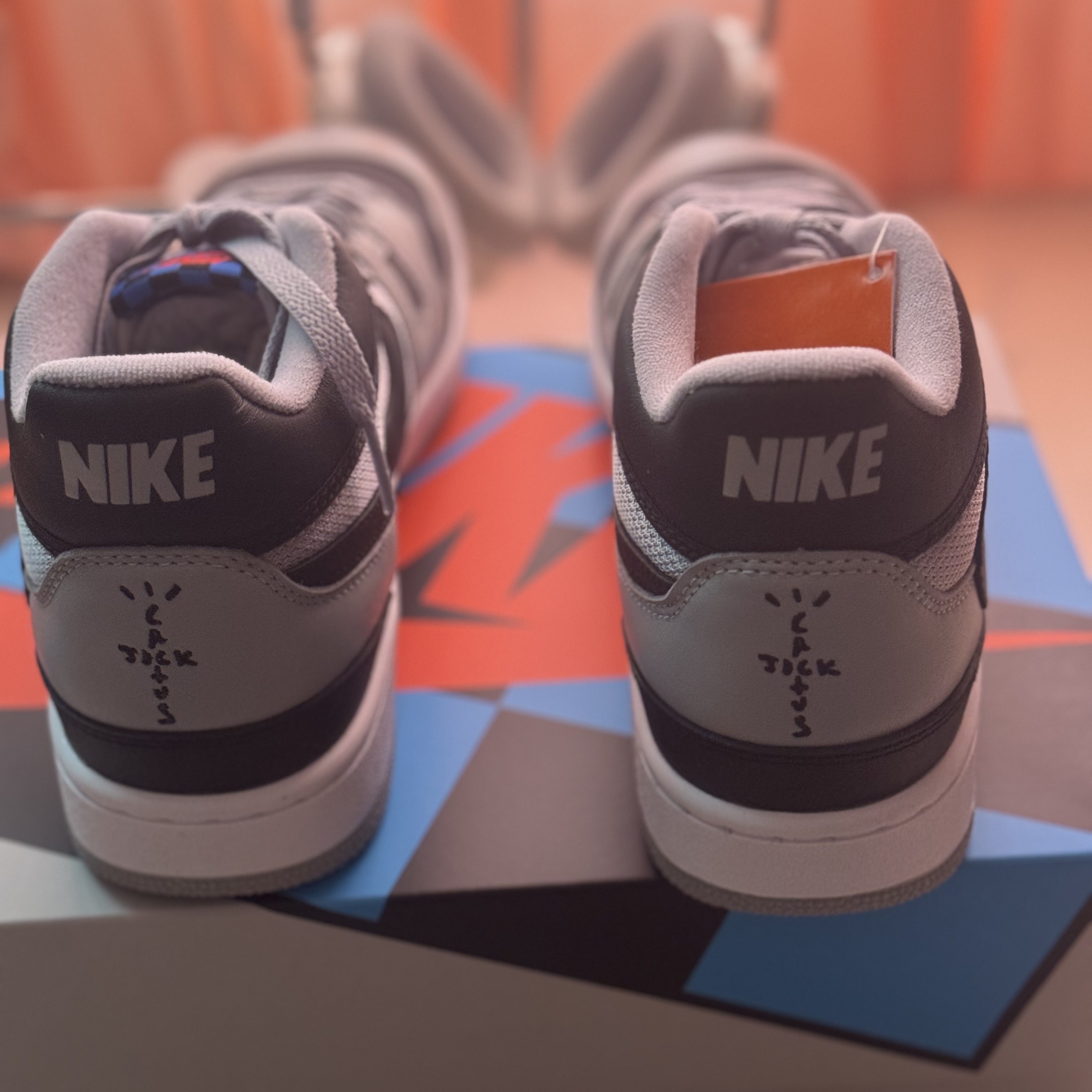 Nike x Travis Scott Mac Attack SP Light Smoke Grey 착용 스타일 - 2
