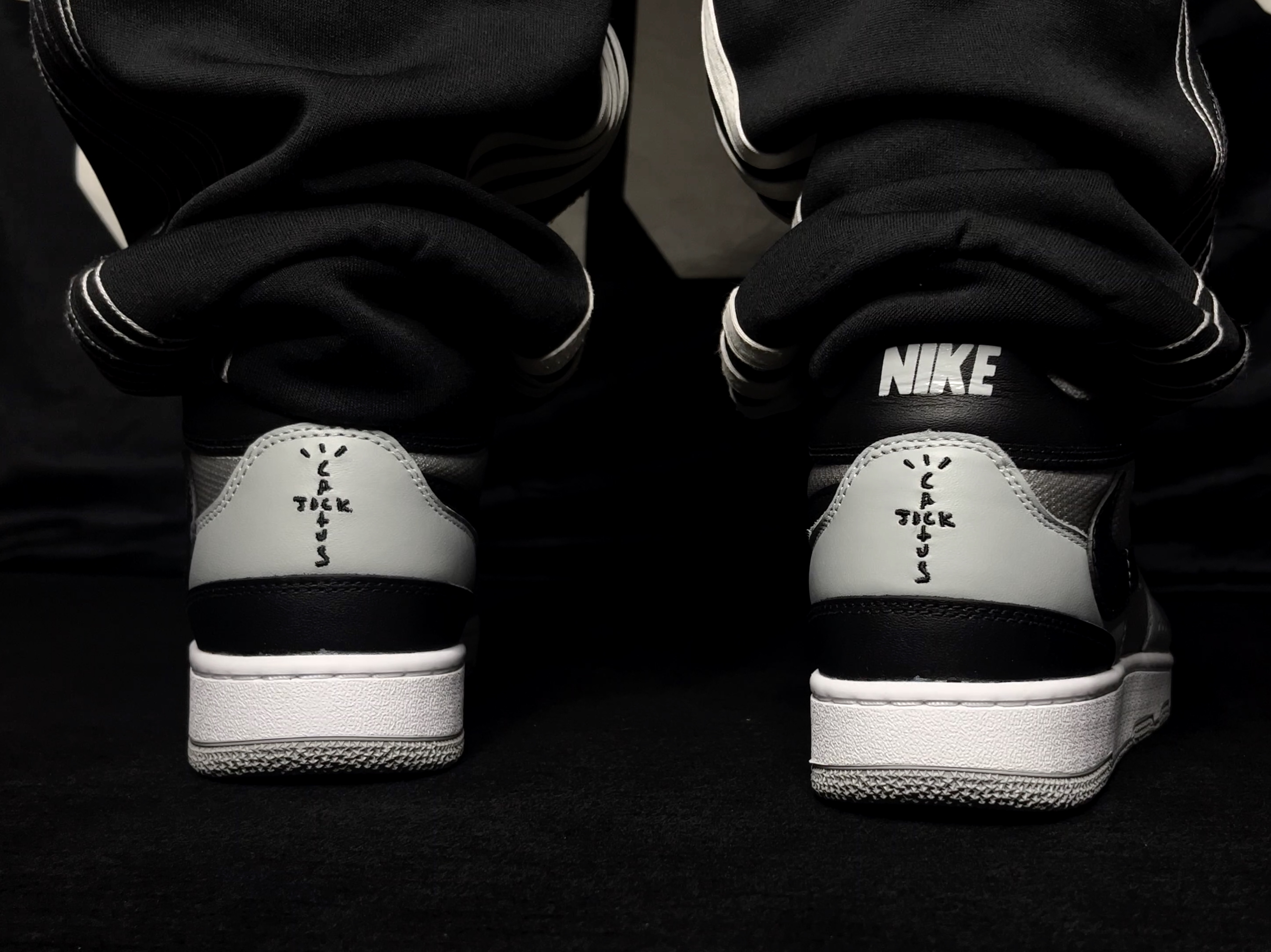 Nike x Travis Scott Mac Attack SP Light Smoke Grey 착용 스타일 - 4