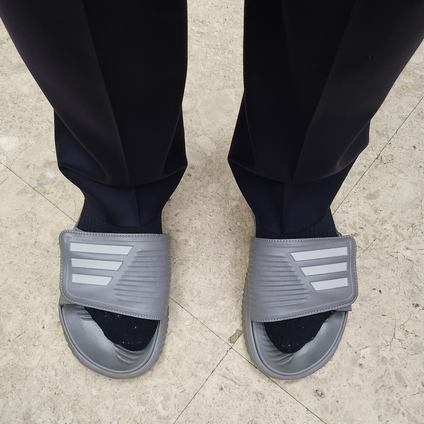 Adidas Alphabounce Slide Grey Three 착용 스타일