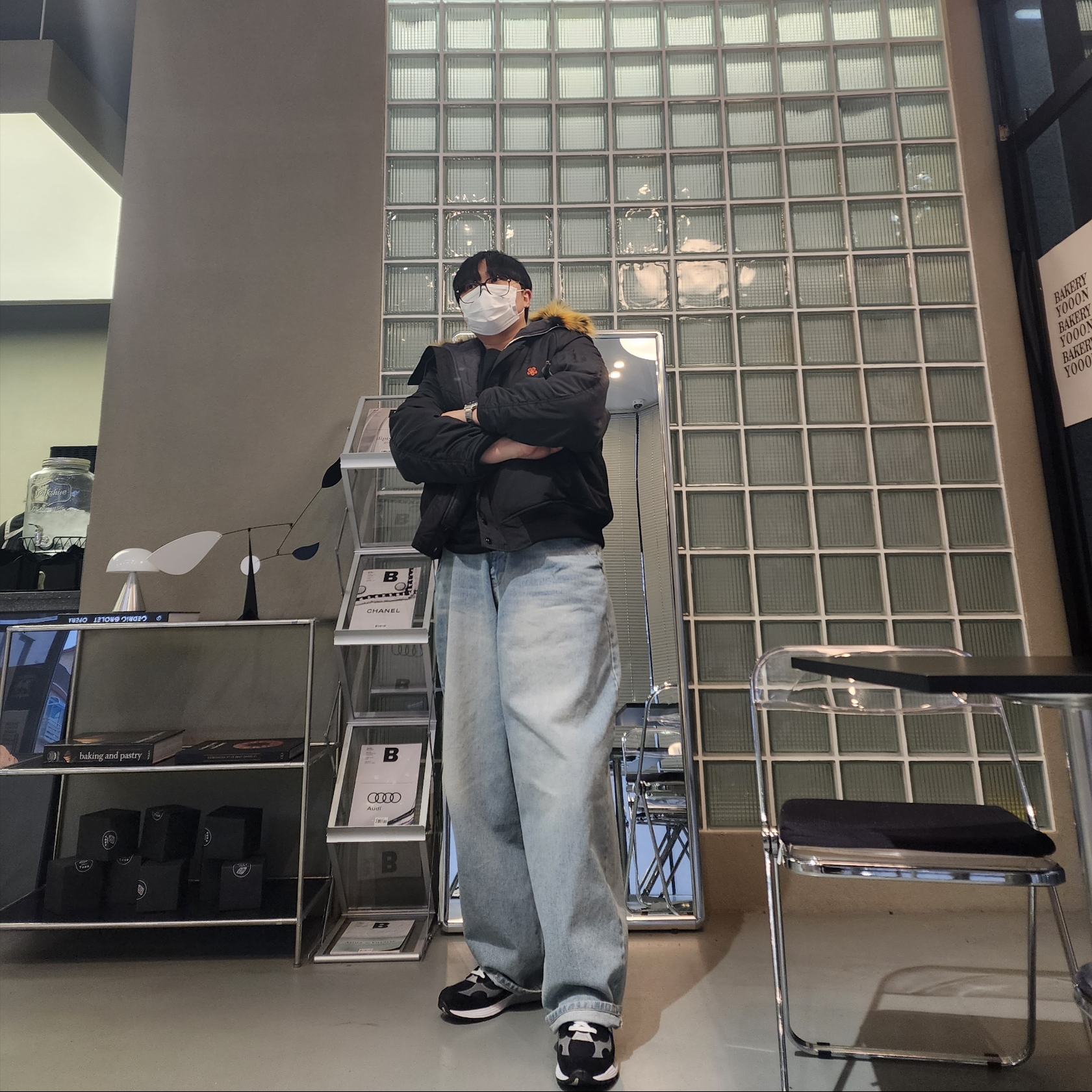 뉴발란스 992 메이드 인 USA 블랙 그레이 착용 스타일 - 3