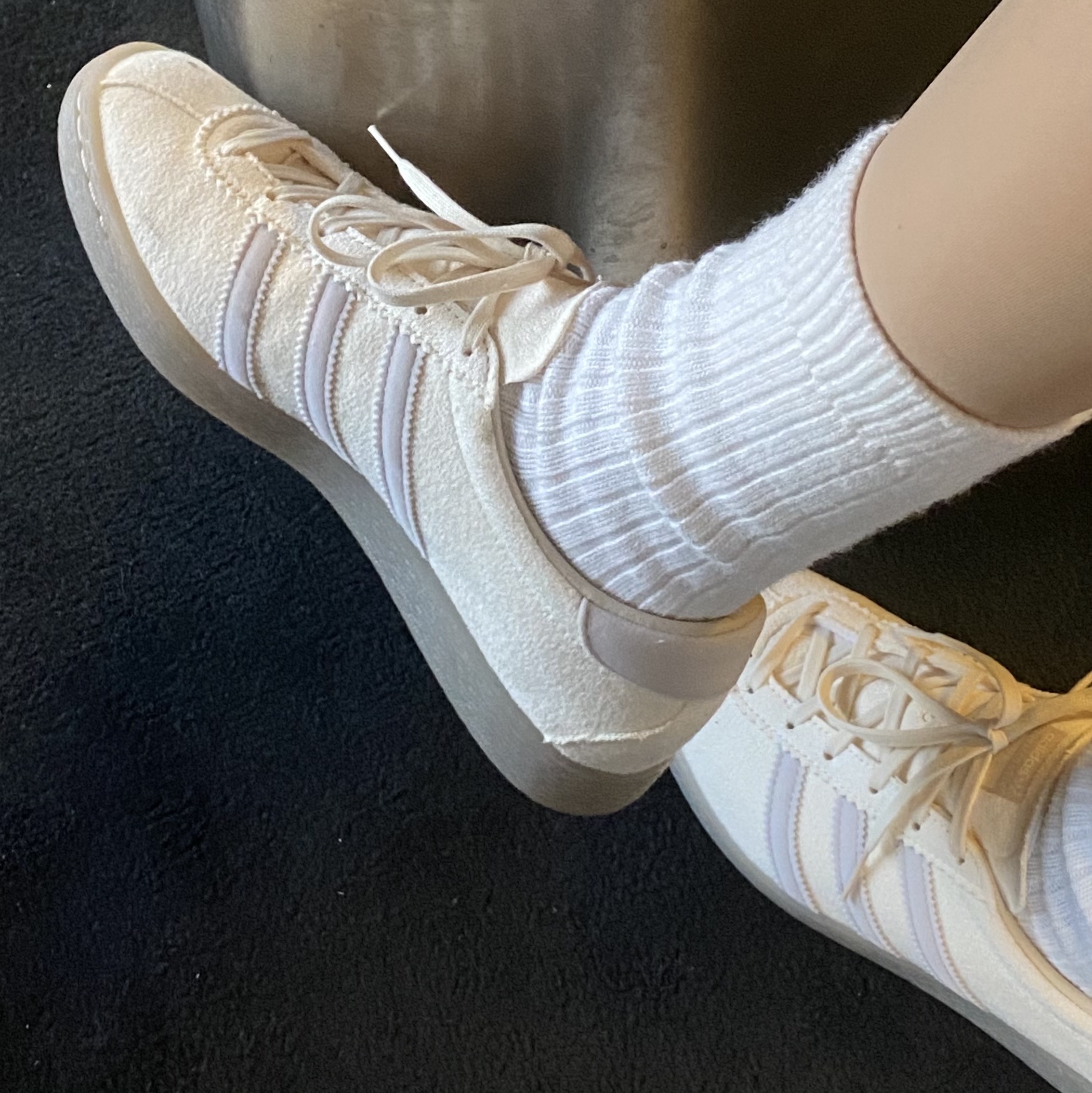 Adidas Tobacco Gruen Cream White Bliss 착용 스타일