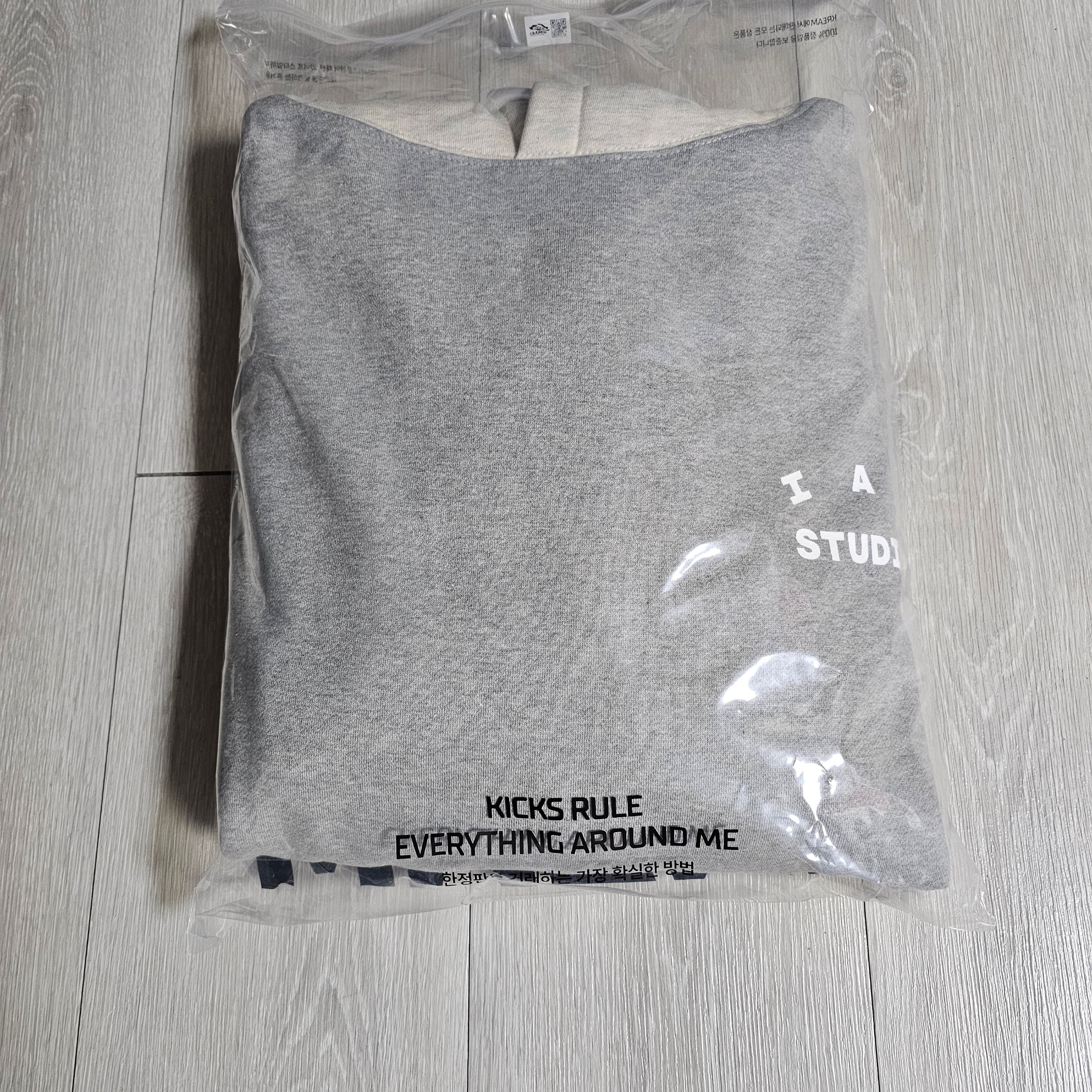 Stussy Helvetica Jacquard Beanie Black, IAB Studio Hoodie Dual Gray 착용 스타일 - 2