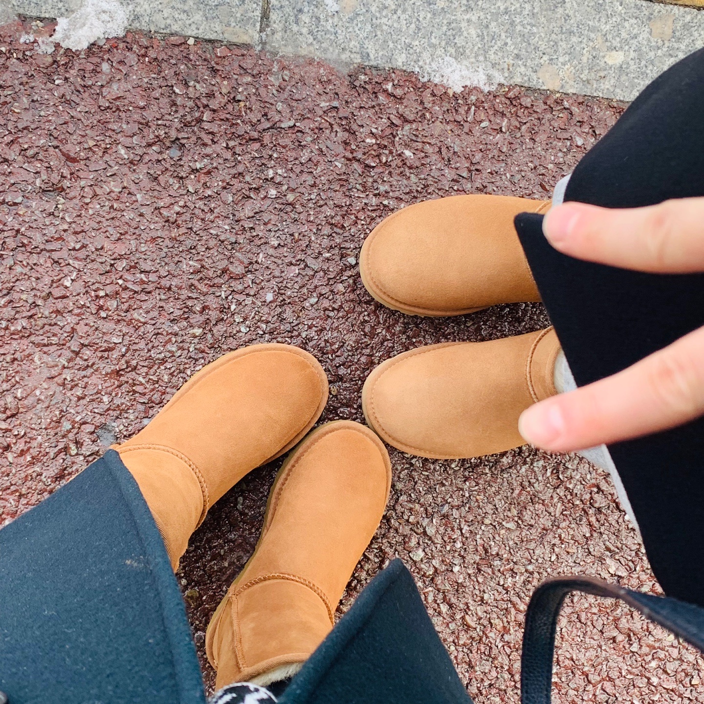 (W) UGG Classic Ultra Mini Boots Chestnut 착용 스타일