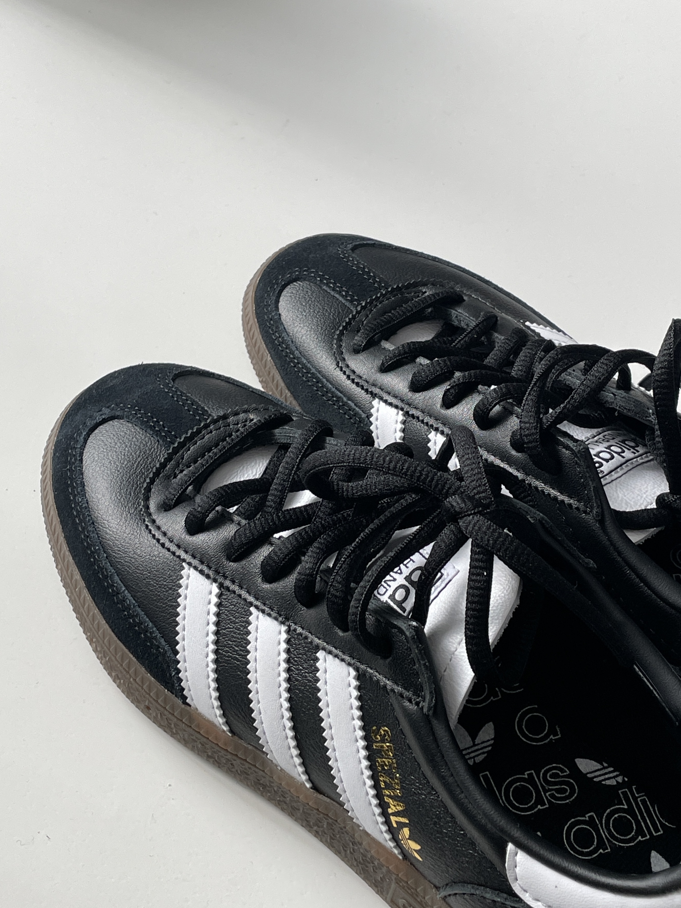 Adidas Spezial Handball Core Black White 착용 스타일