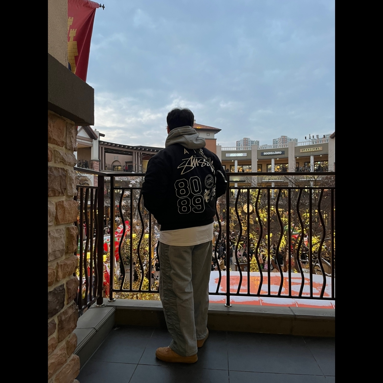 Celine Large Zipped Belt Bag Trekking in Cotton Gabardine with Celine Print Khaki, Nike x Stussy Reversible Jacket Black (FJ9153-010) 착용 스타일 - 4