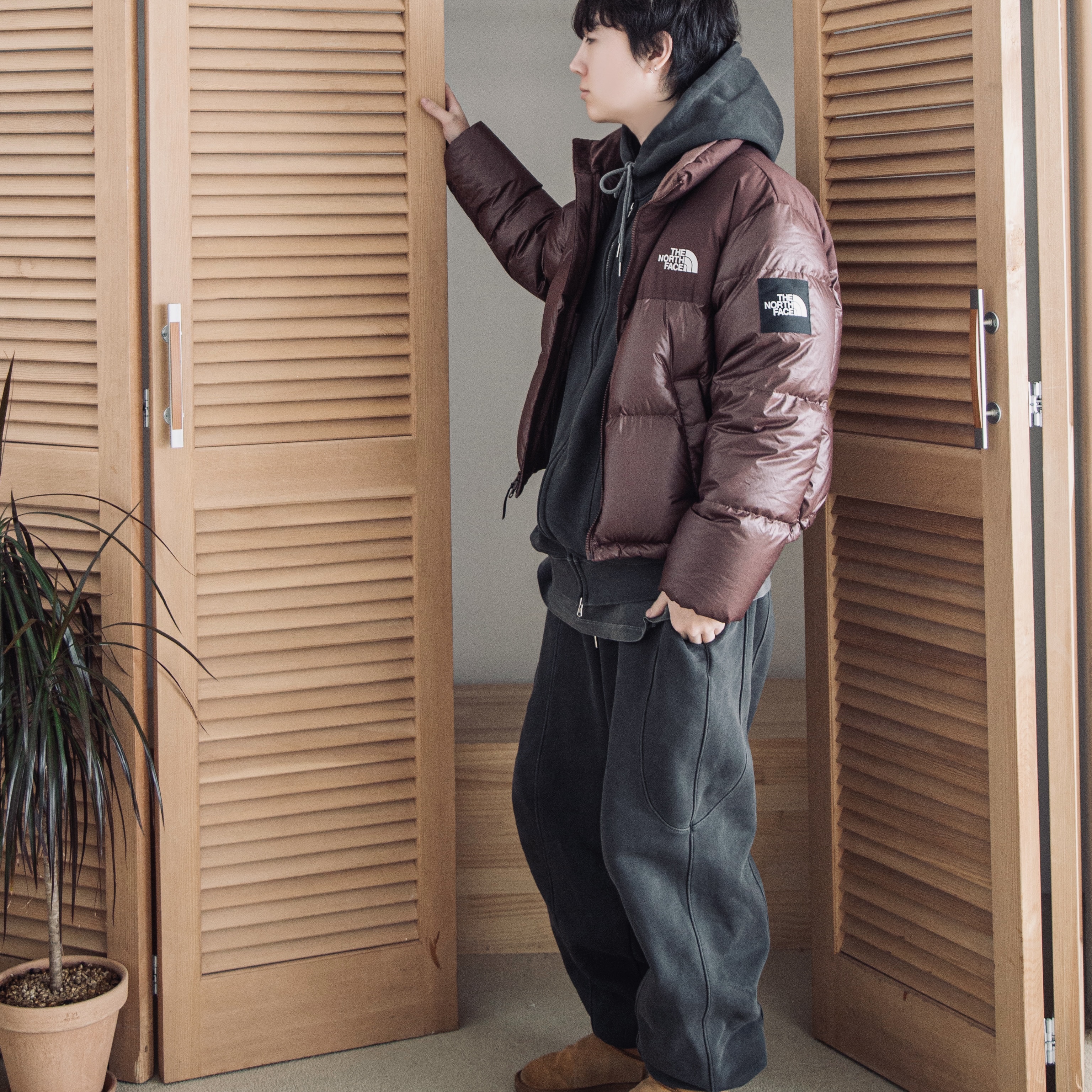 The North Face 1996 Retro Nuptse Jacket Dark Oak 착용 스타일 - 1