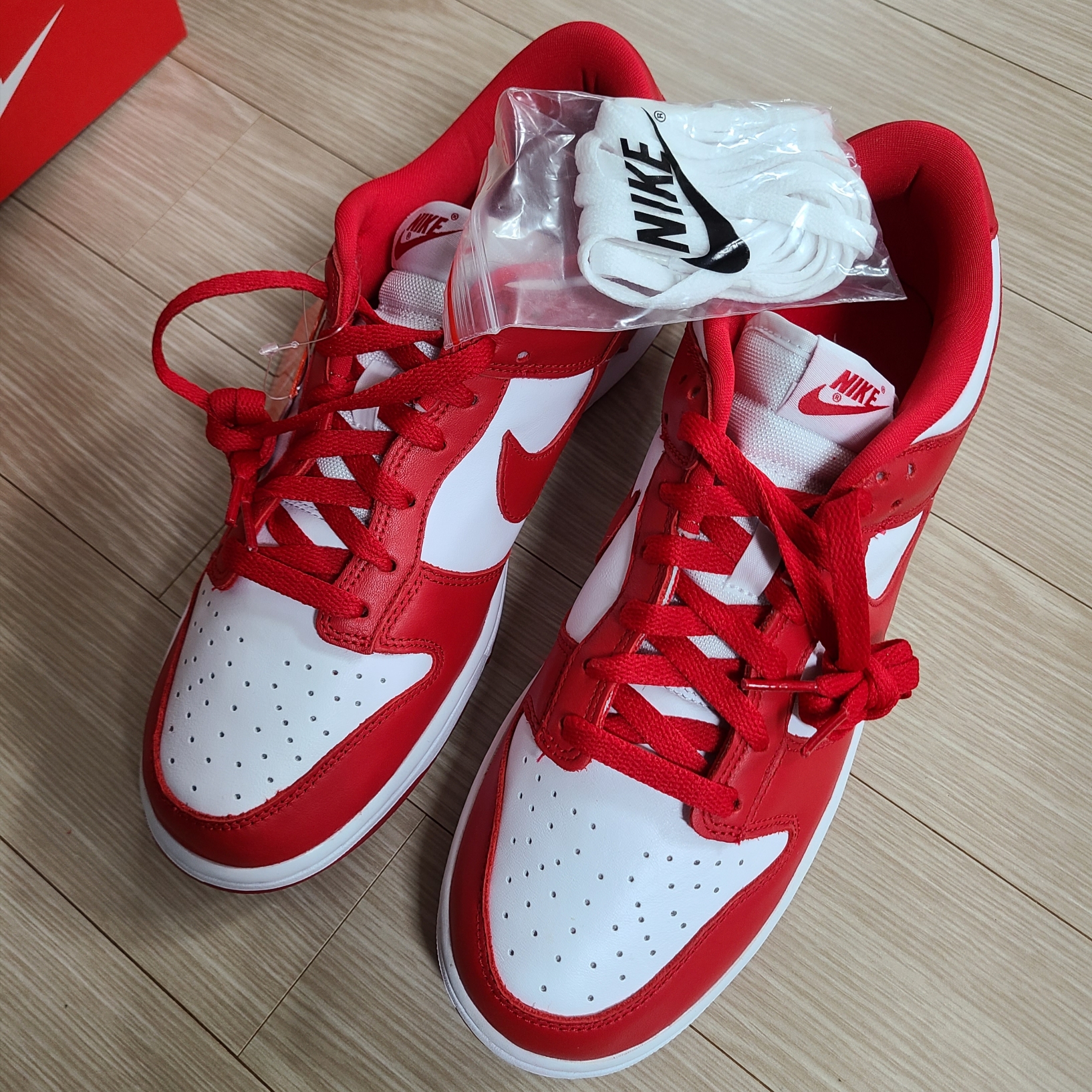 Nike Dunk Low SP White and University Red 2023 착용 스타일