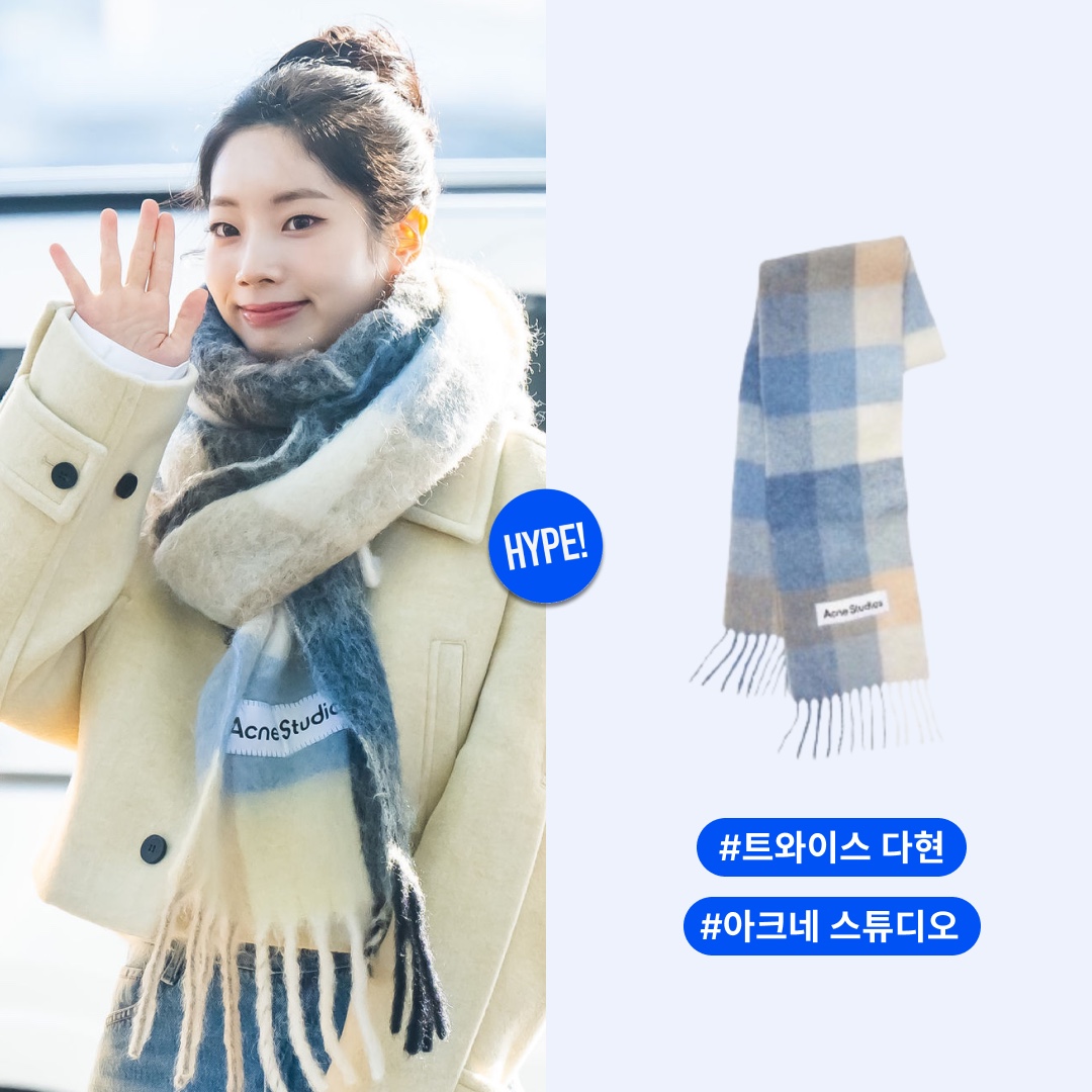 Acne Studios Mohair Check Muffler Pastel Blue Beige 착용 스타일