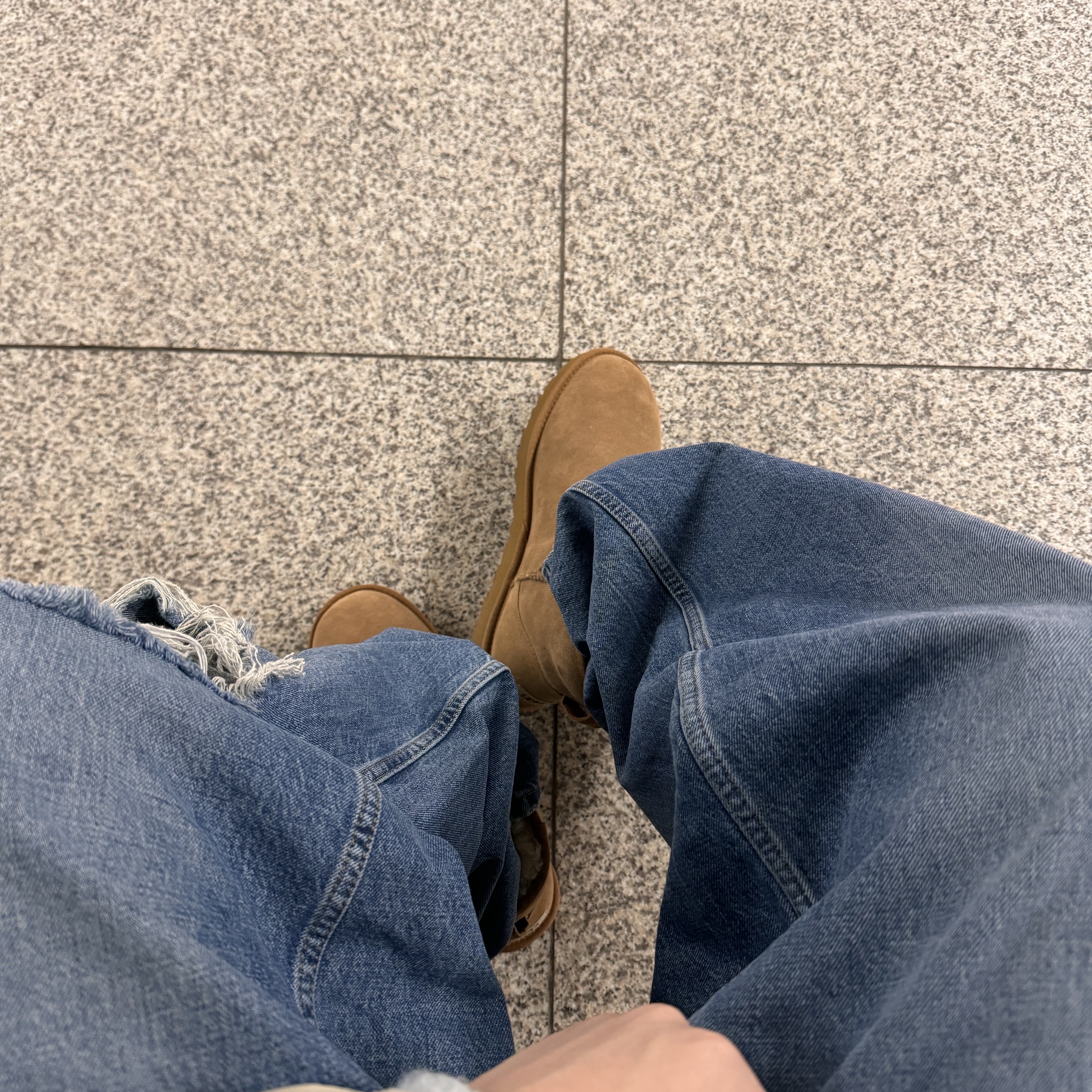 UGG Classic Mini Boots Chestnut 착용 스타일
