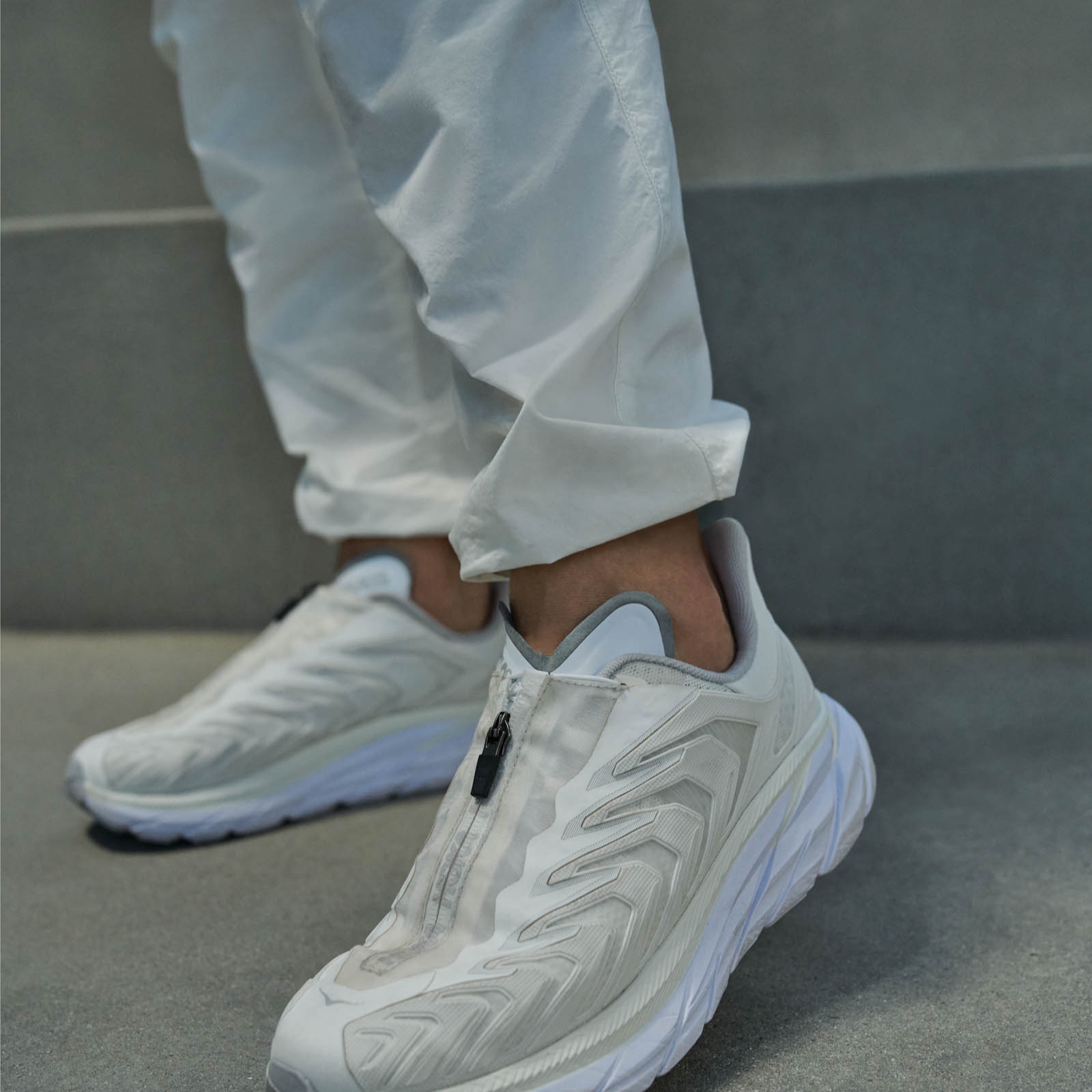 Hoka Project Clifton Lunar Rock 착용 스타일 - 1