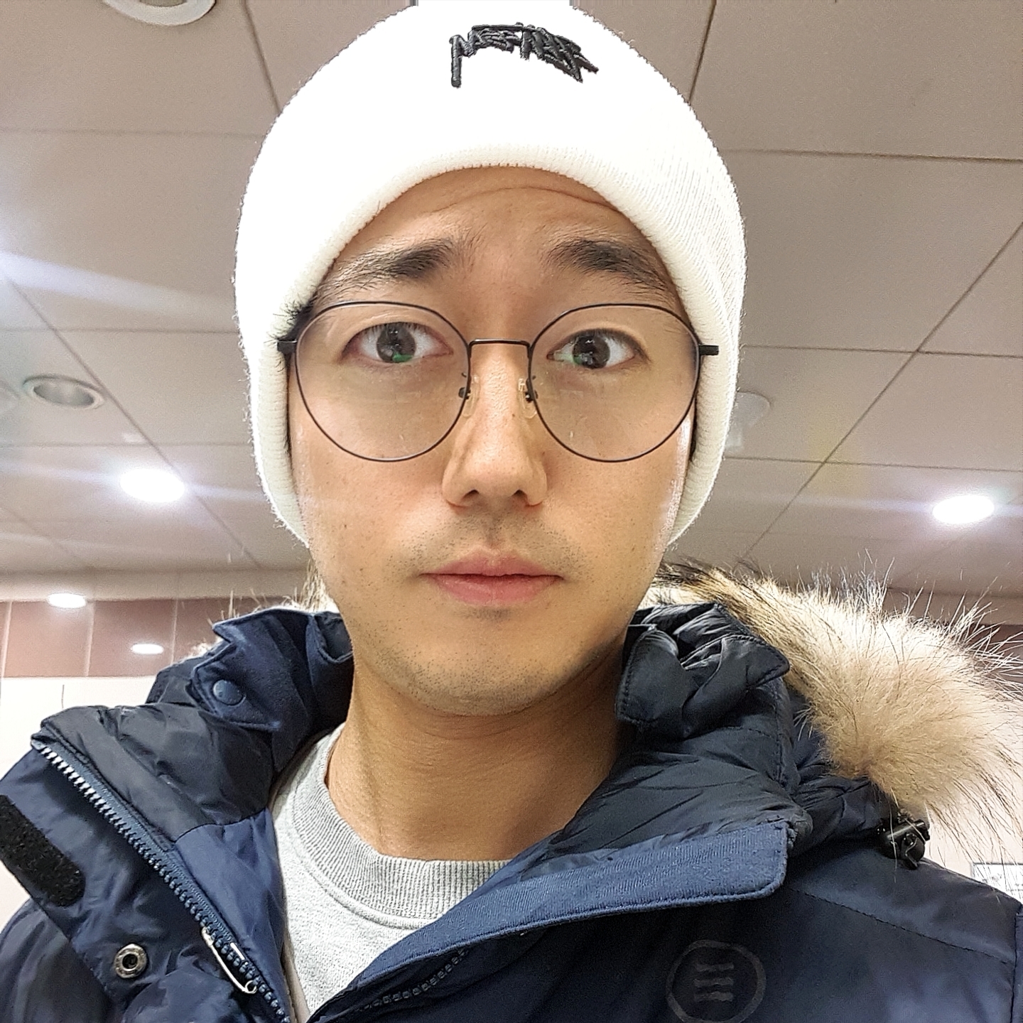 Nike x Stussy NRG Cuffed Beanie Summit White 착용 스타일
