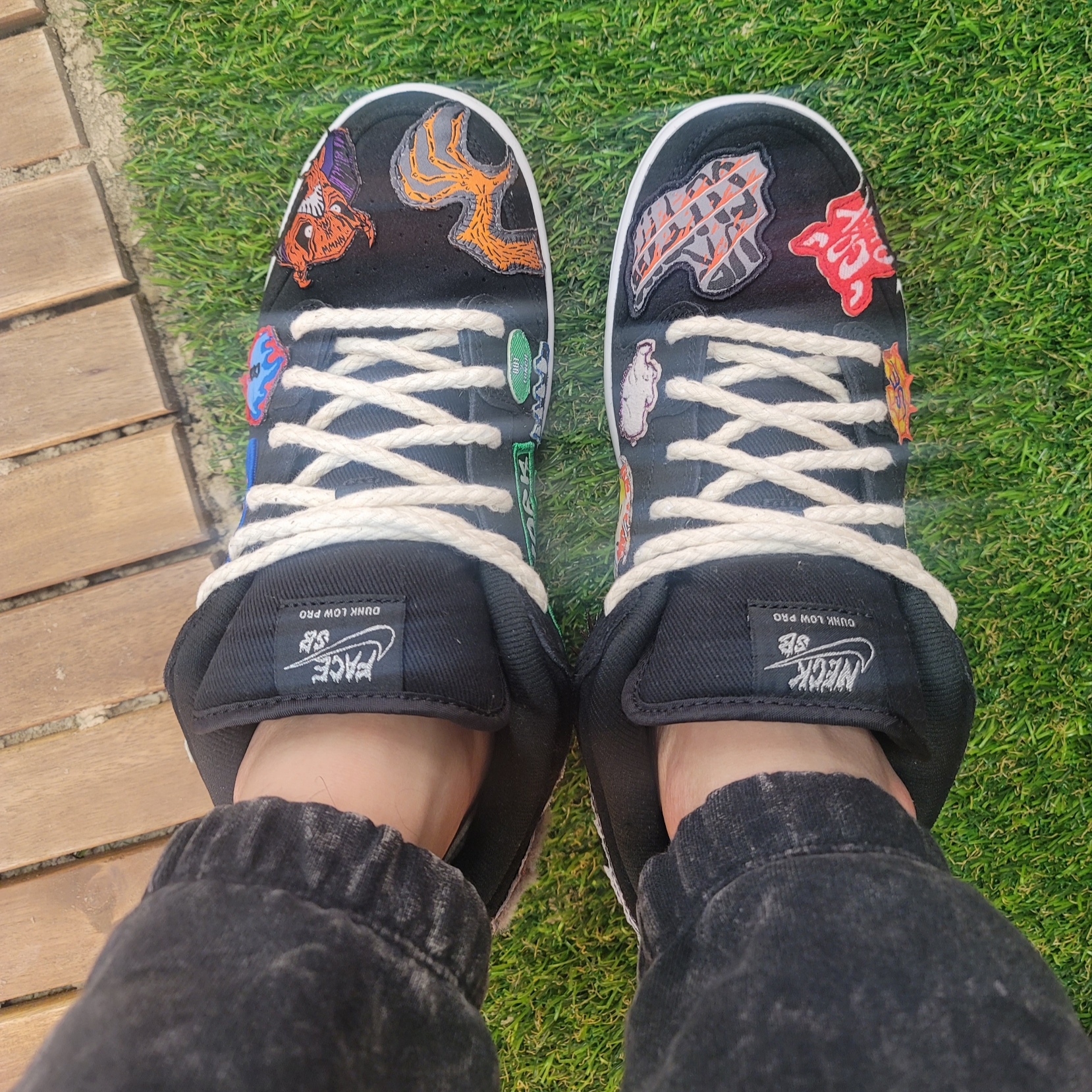 Nike x Neckface SB Dunk Low Pro Black, Jordan Essential Statement Fleece Pants Black Sail - Asia 착용 스타일 - 3