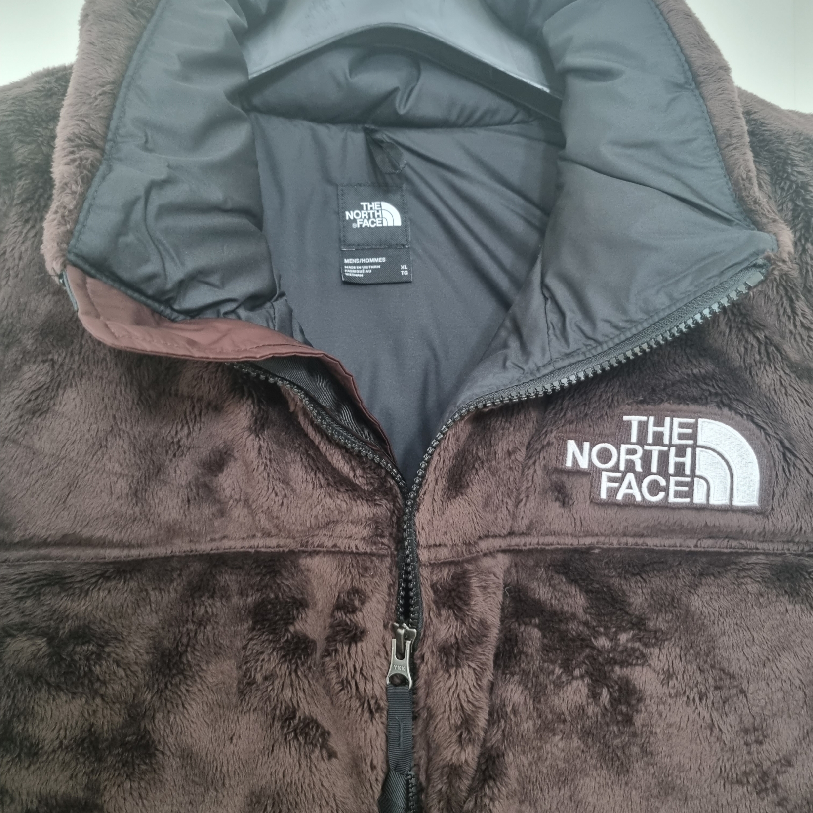 The North Face Versa Velour Nuptse Jacket Coal Brown 착용 스타일 - 2