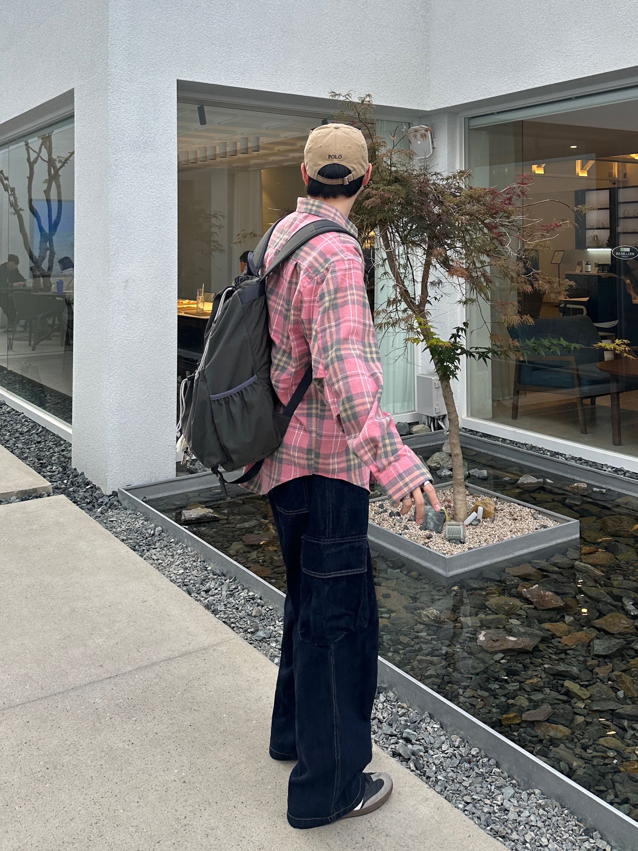 RAWROW String Backpack Ep.2 750 Charcoal, Supreme Webbing Keychain Green Camo - 23SS 착용 스타일 - 4