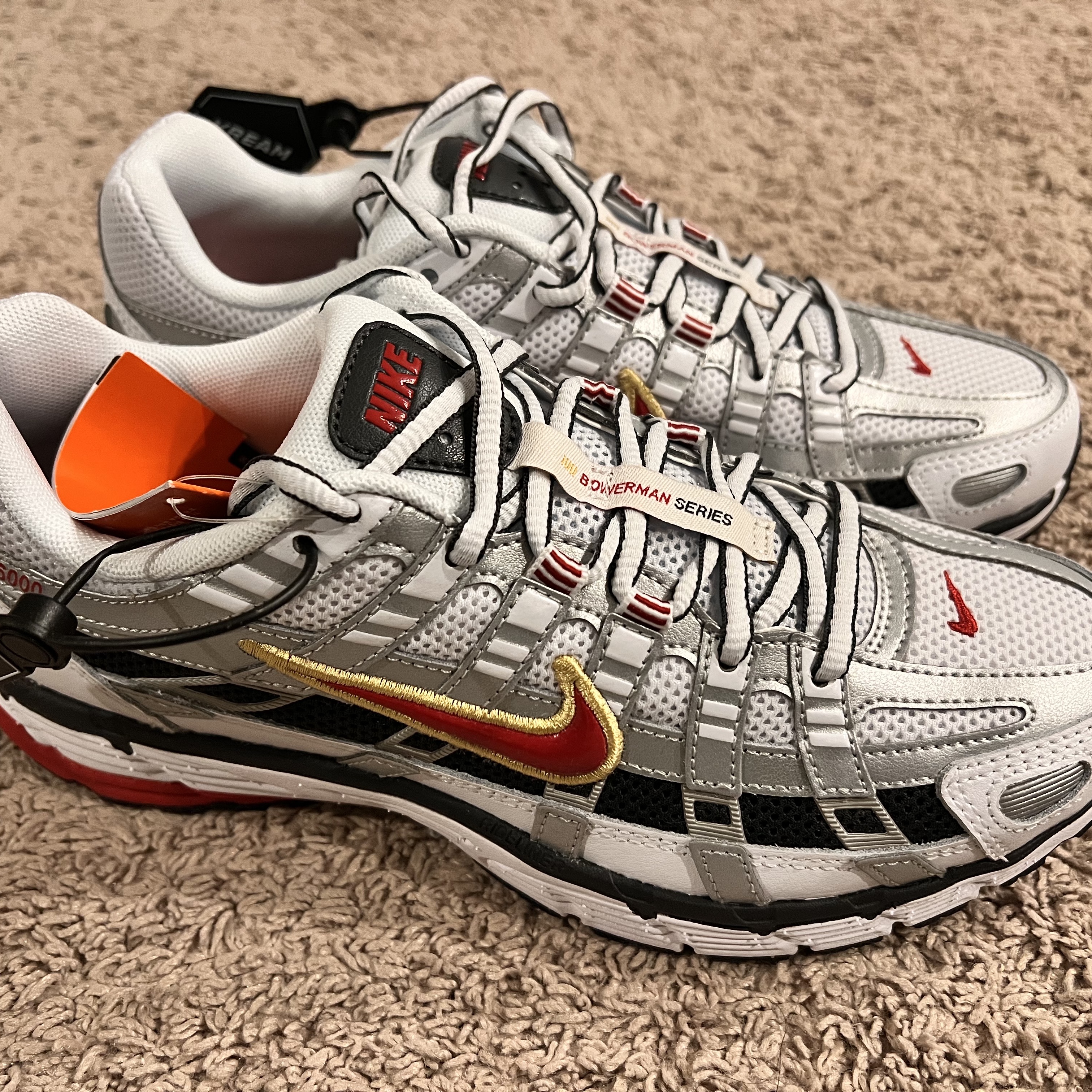 (W) Nike P-6000 Metallic Silver Red 착용 스타일