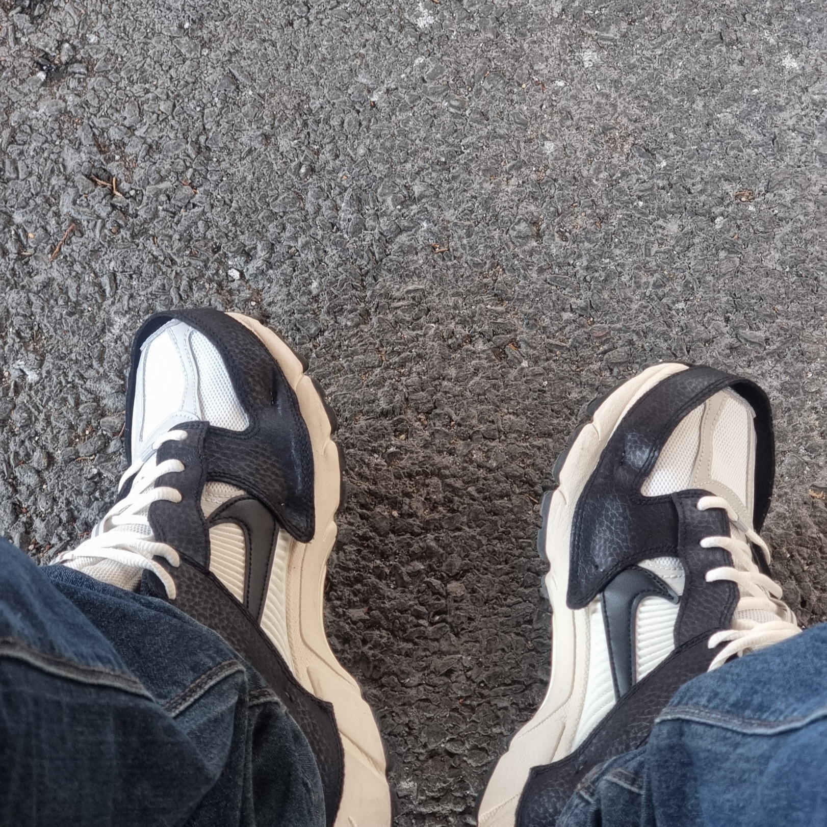 (W) Nike Zoom Vomero 5 Wolf Grey and Black 착용 스타일