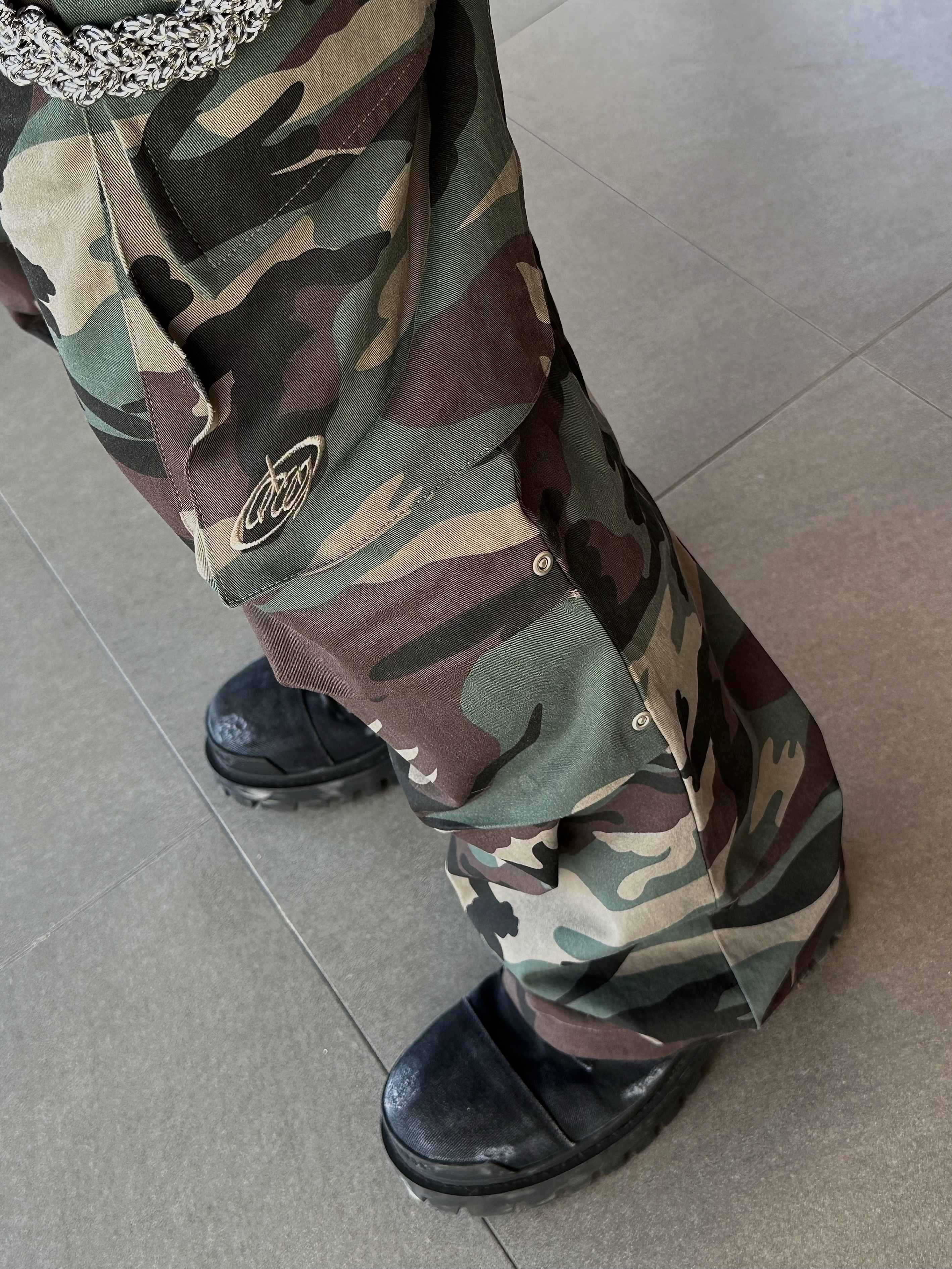 Balenciaga Combat Strike 20mm Boots Black 착용 스타일 - 5