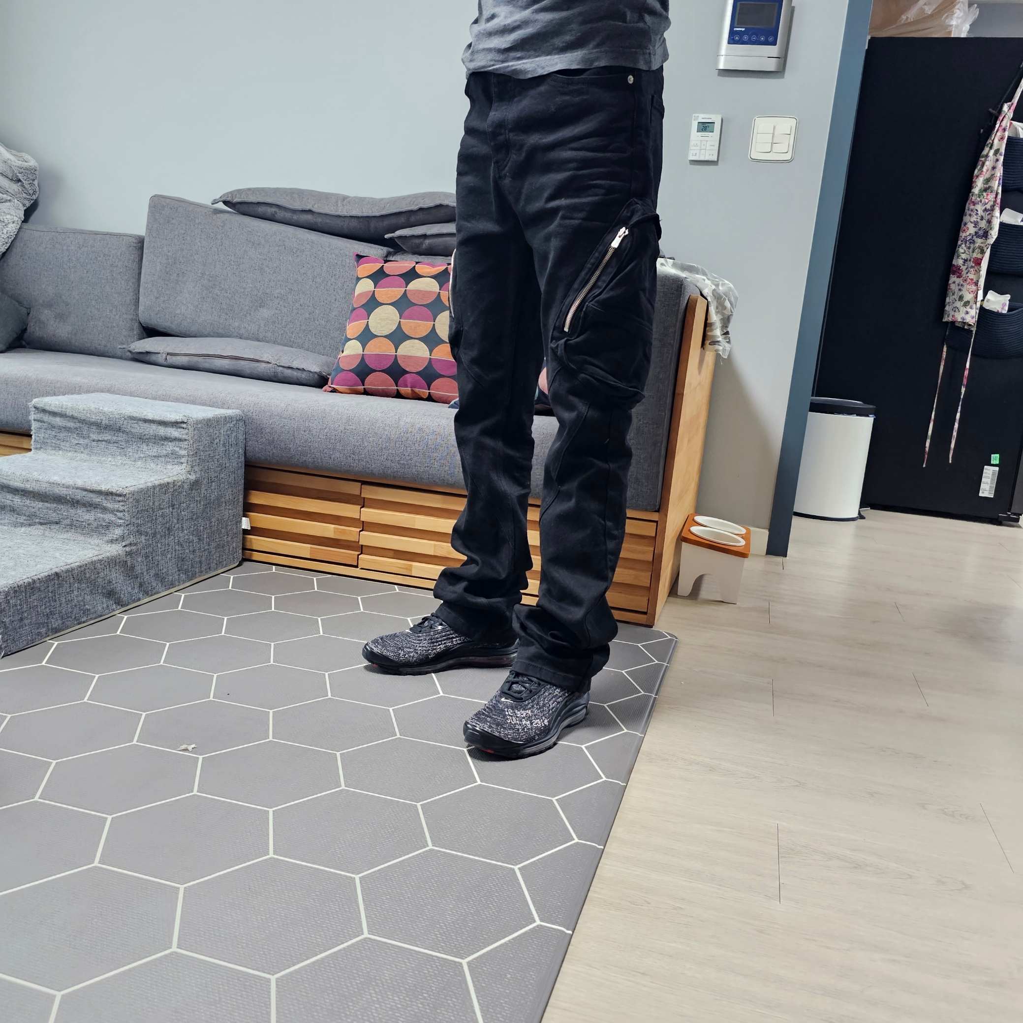 Nike x Skepta Air Max Deluxe Black, Undermycar Zerob Embossed Tactic Flared Jeans Sharkskin - 23FW 착용 스타일 - 1