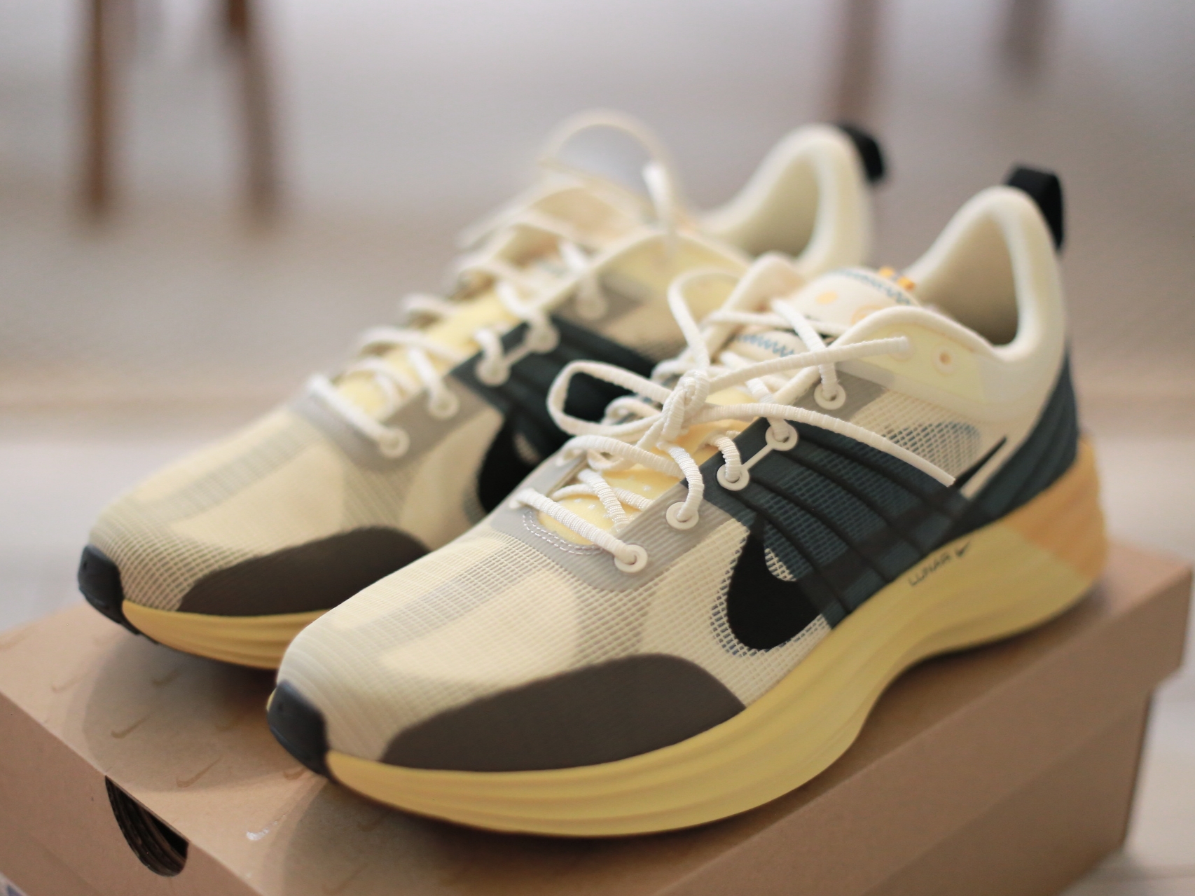 Nike Lunar Roam Alabaster and Green Abyss 착용 스타일 - 2