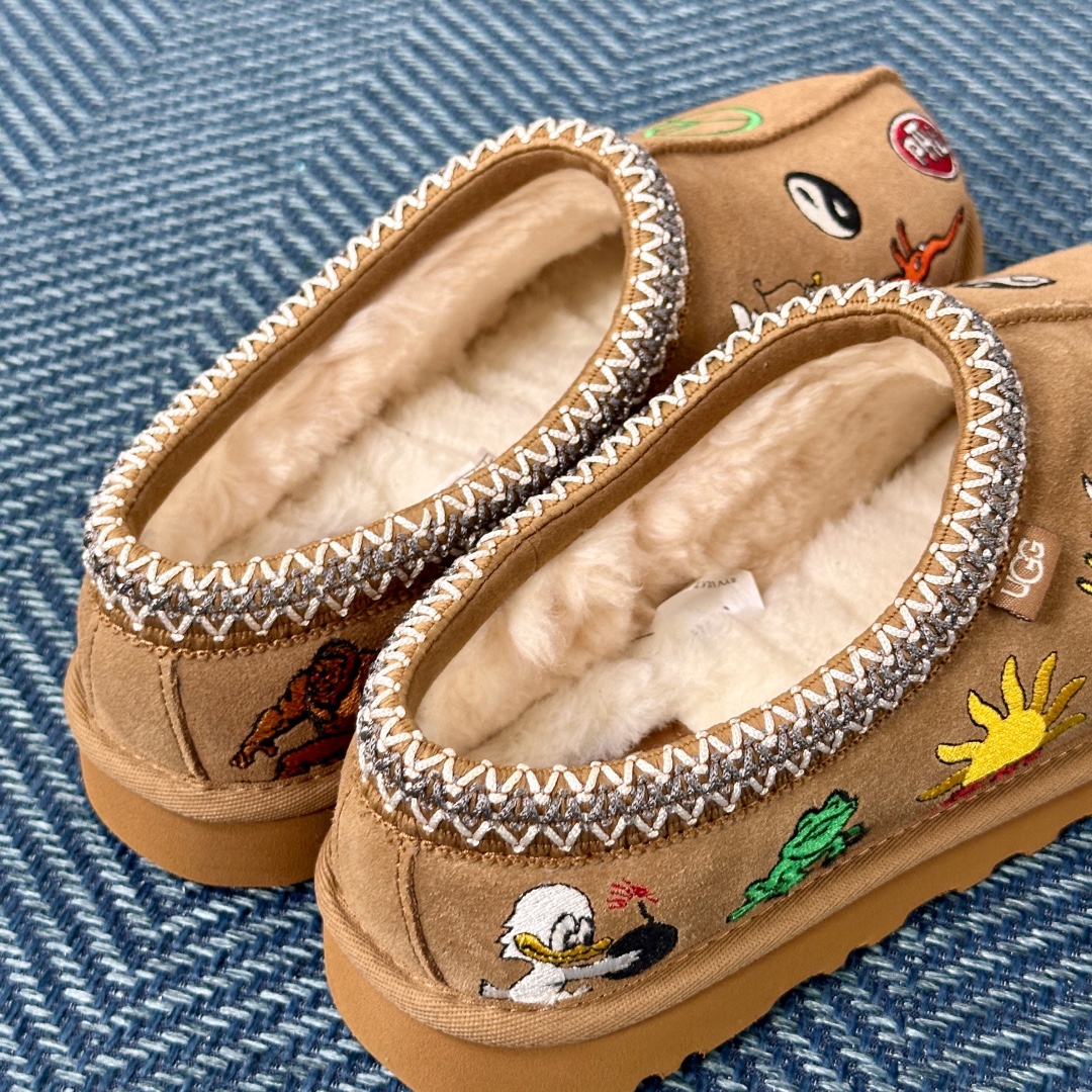 UGG x Palace Tasman Slipper Chestnut 착용 스타일 - 7
