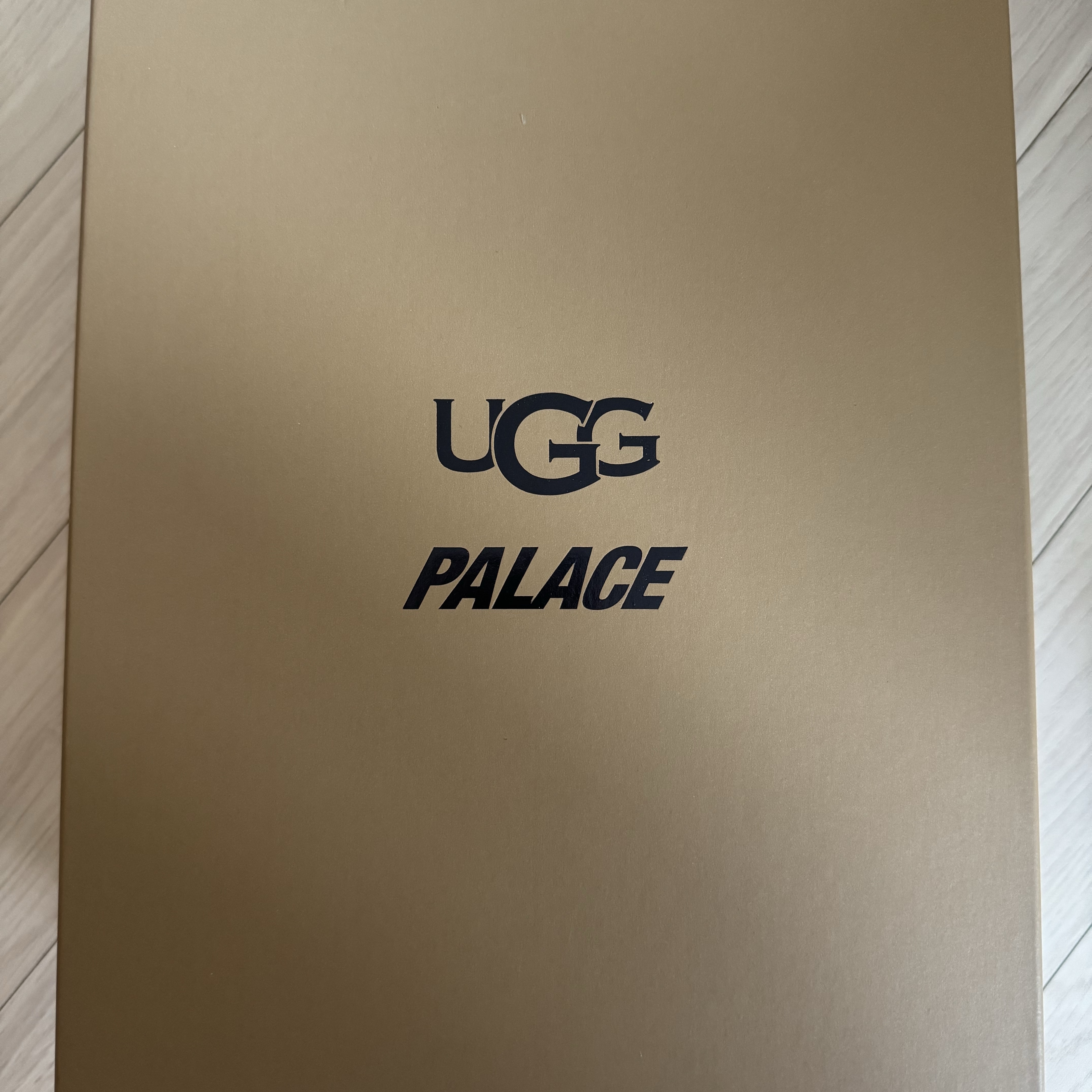 UGG x Palace Tasman Slipper Chestnut 착용 스타일 - 4