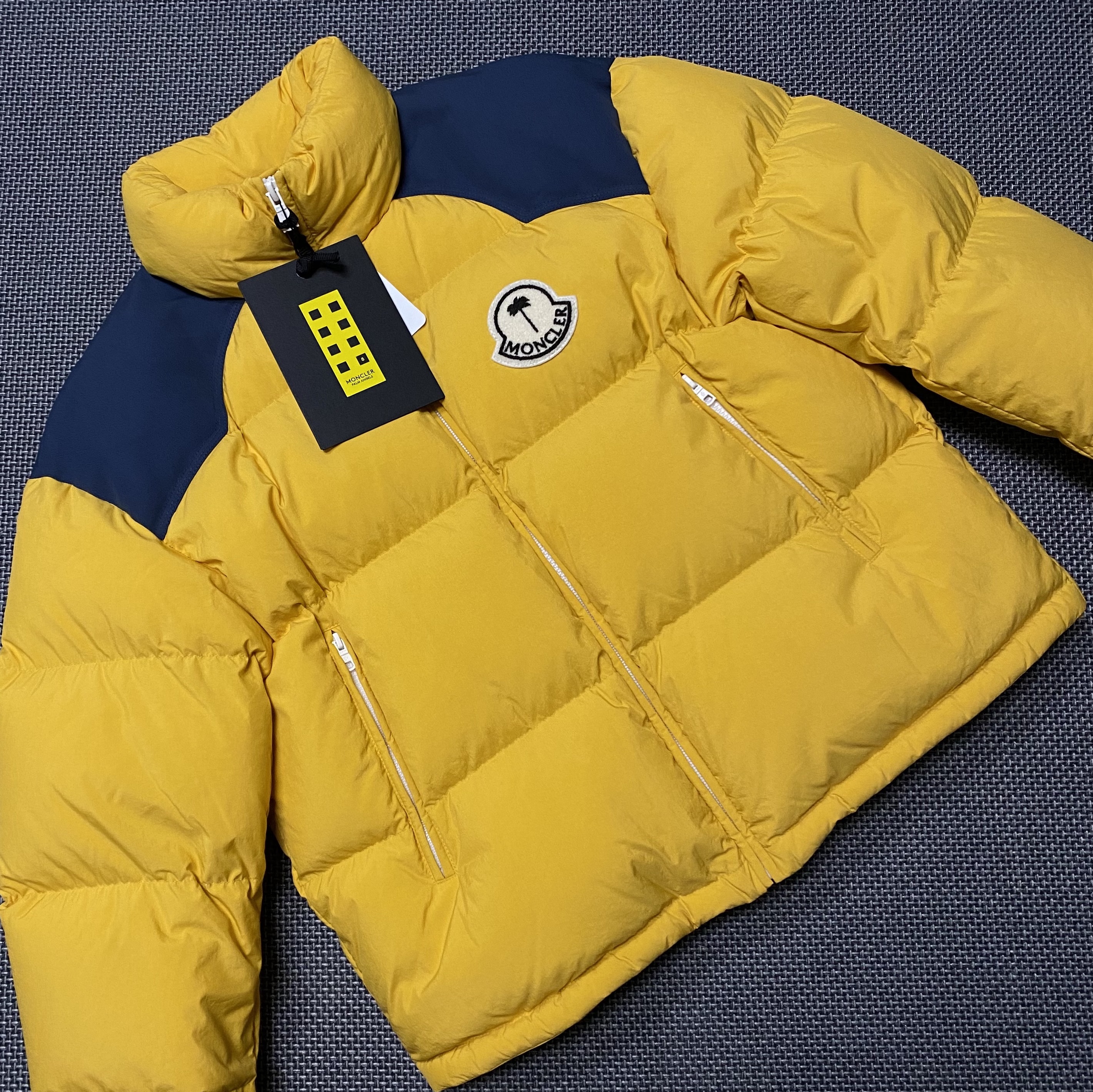 Moncler x Palm Angels Nevis Short Down Jacket Yellow Blue - 23FW 착용 스타일