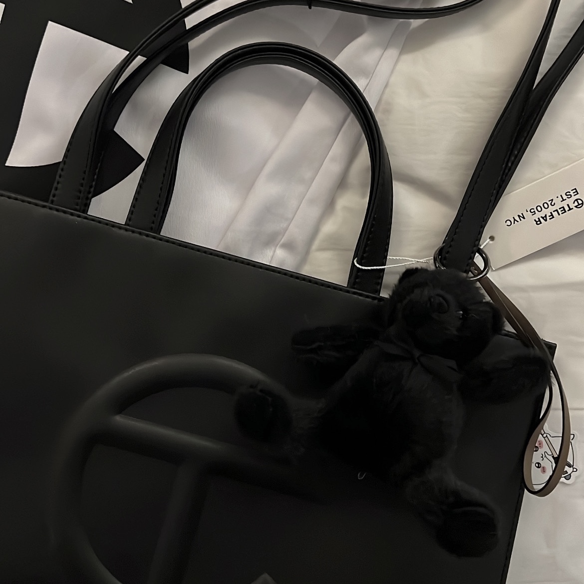 Telfar Medium Shopping Bag Black, Telfar Large Shopping Bag Black 착용 스타일 - 5