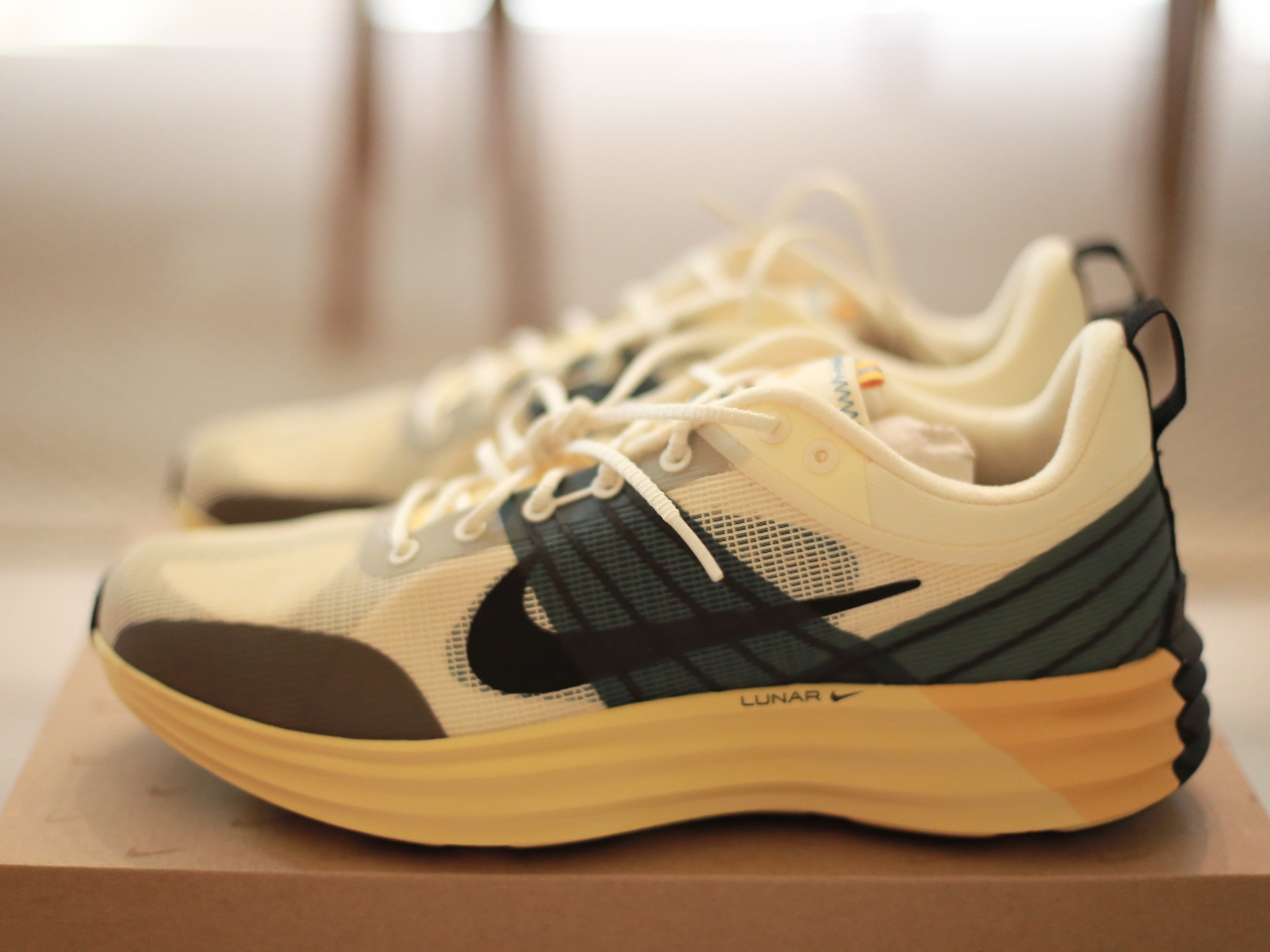 Nike Lunar Roam Alabaster and Green Abyss 착용 스타일 - 1