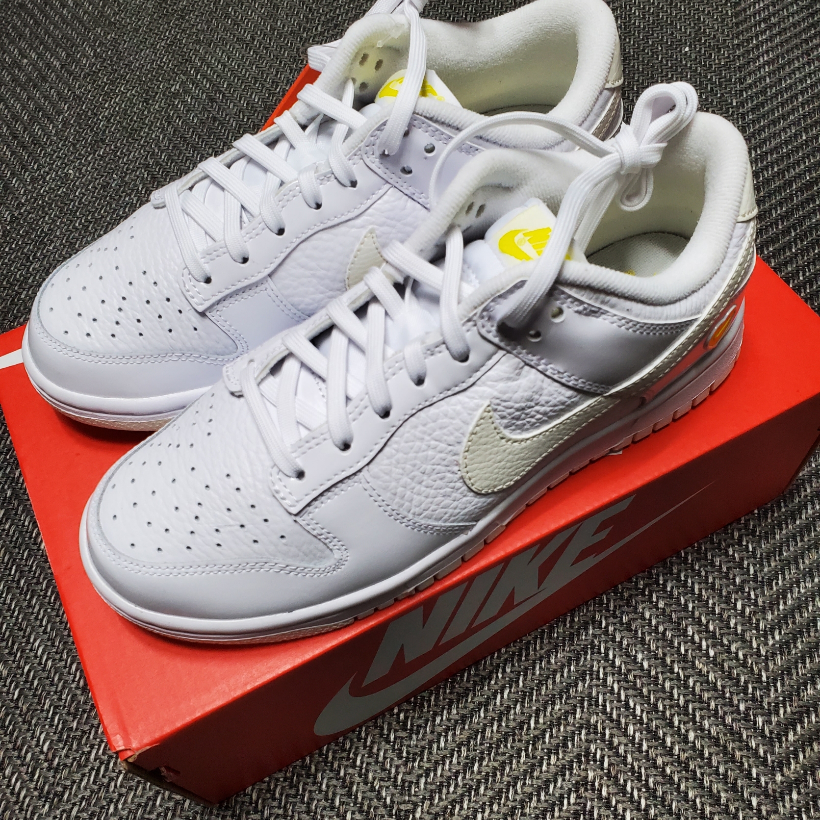 (W) Nike Dunk Low Valentine's Day White Optic Yellow 착용 스타일
