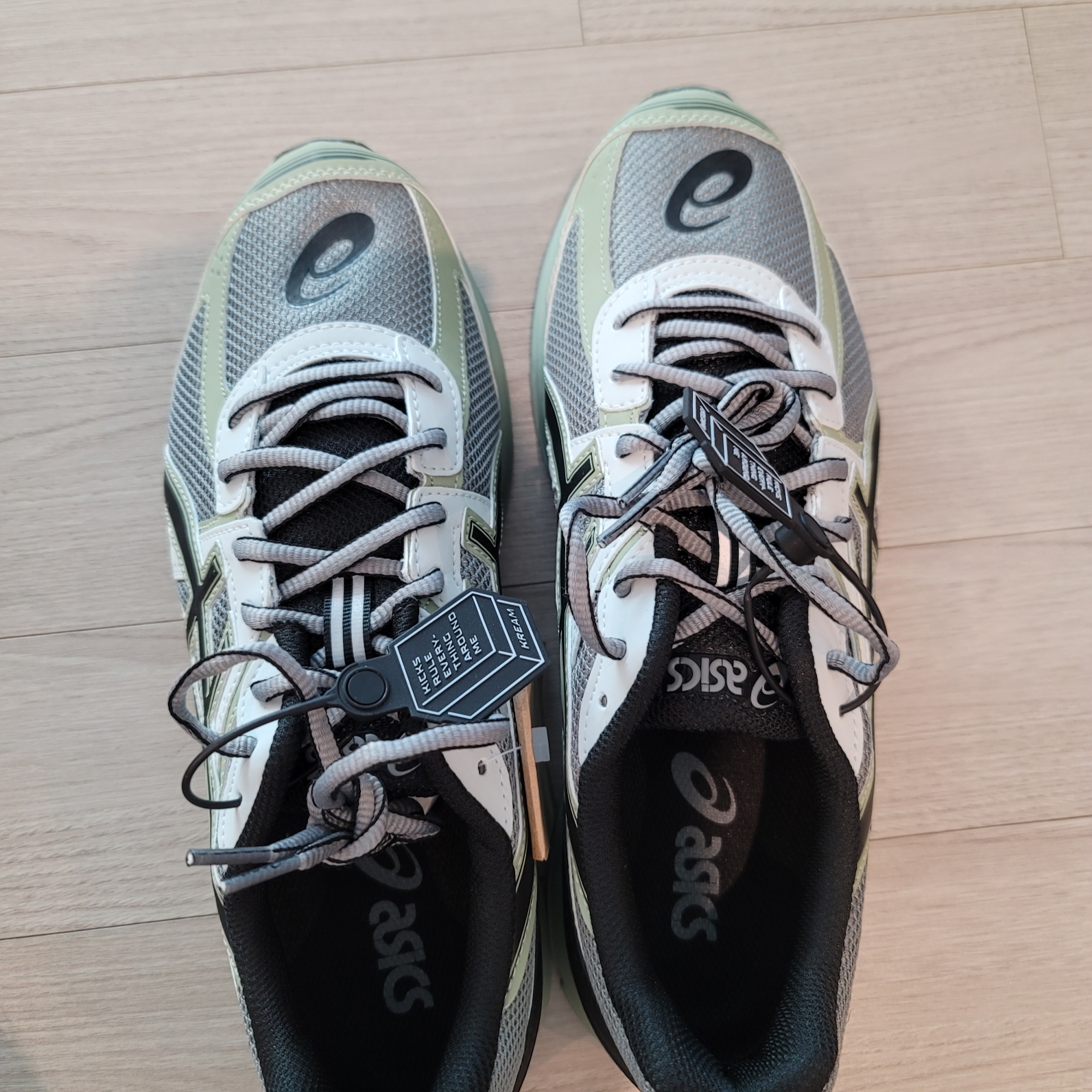 Asics Jog 100 S Sheet Rock - 2E Wide 착용 스타일 - 3