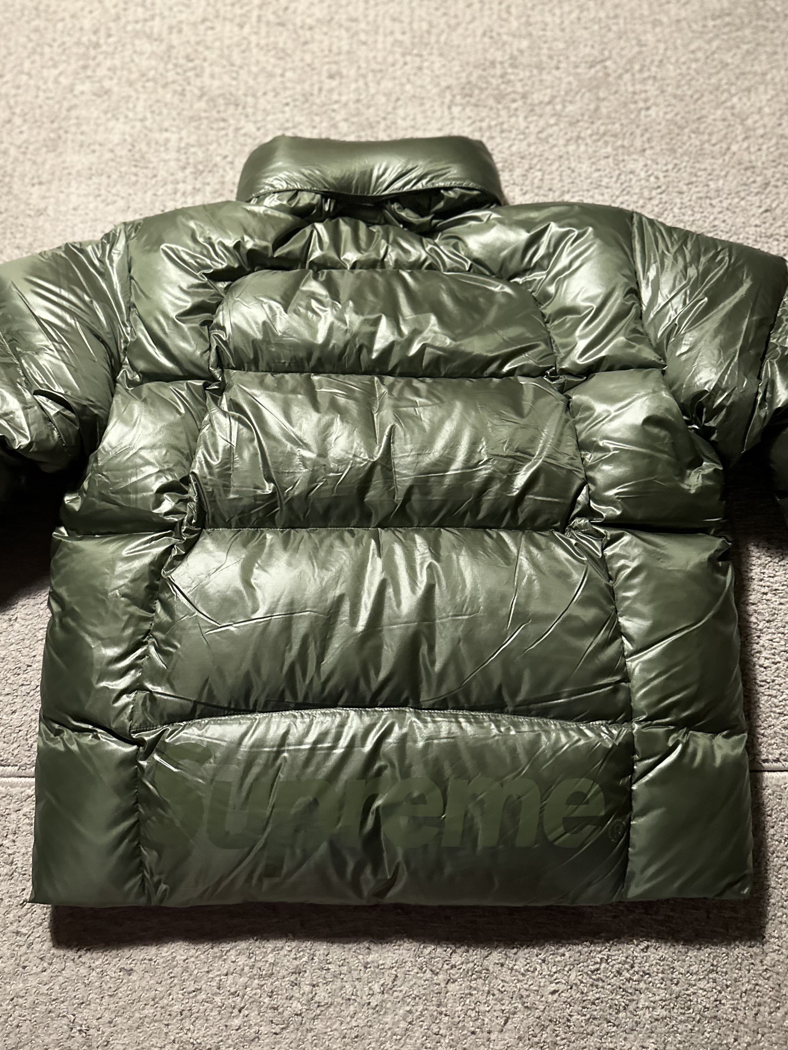 Supreme Featherweight Down Puffer Jacket Olive - 23FW 착용 스타일 - 8