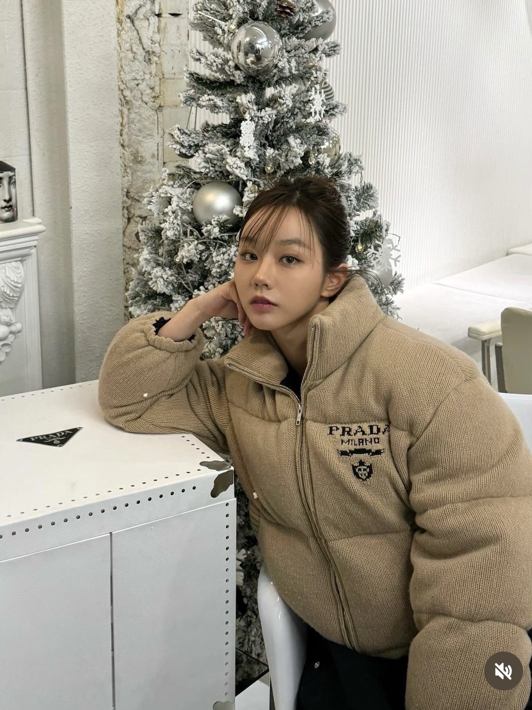(W) Prada Cashmere Wool Down Jacket Albino White 착용 스타일 - 2