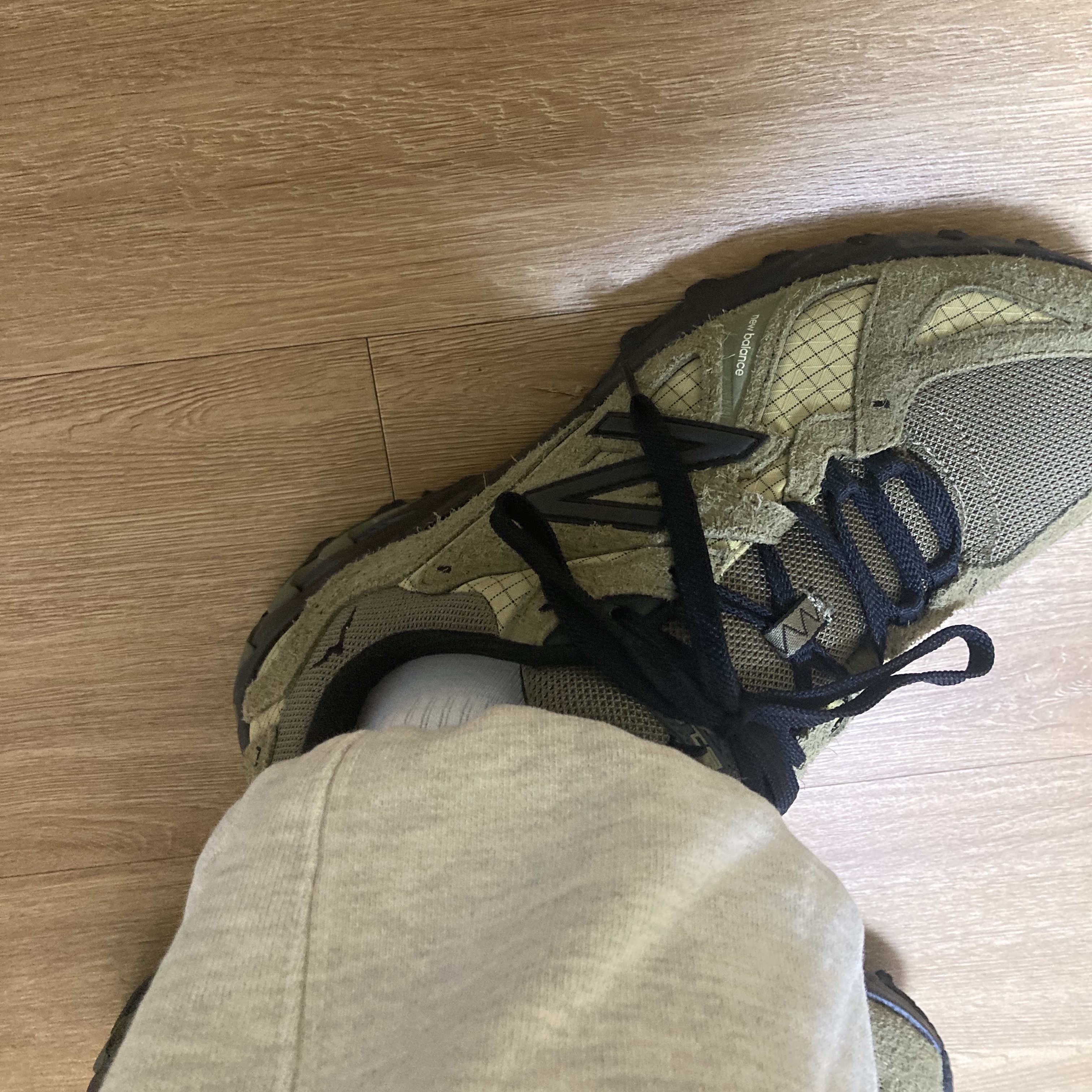 New Balance x Cayl ML610TCL Covert Green 착용 스타일 - 2