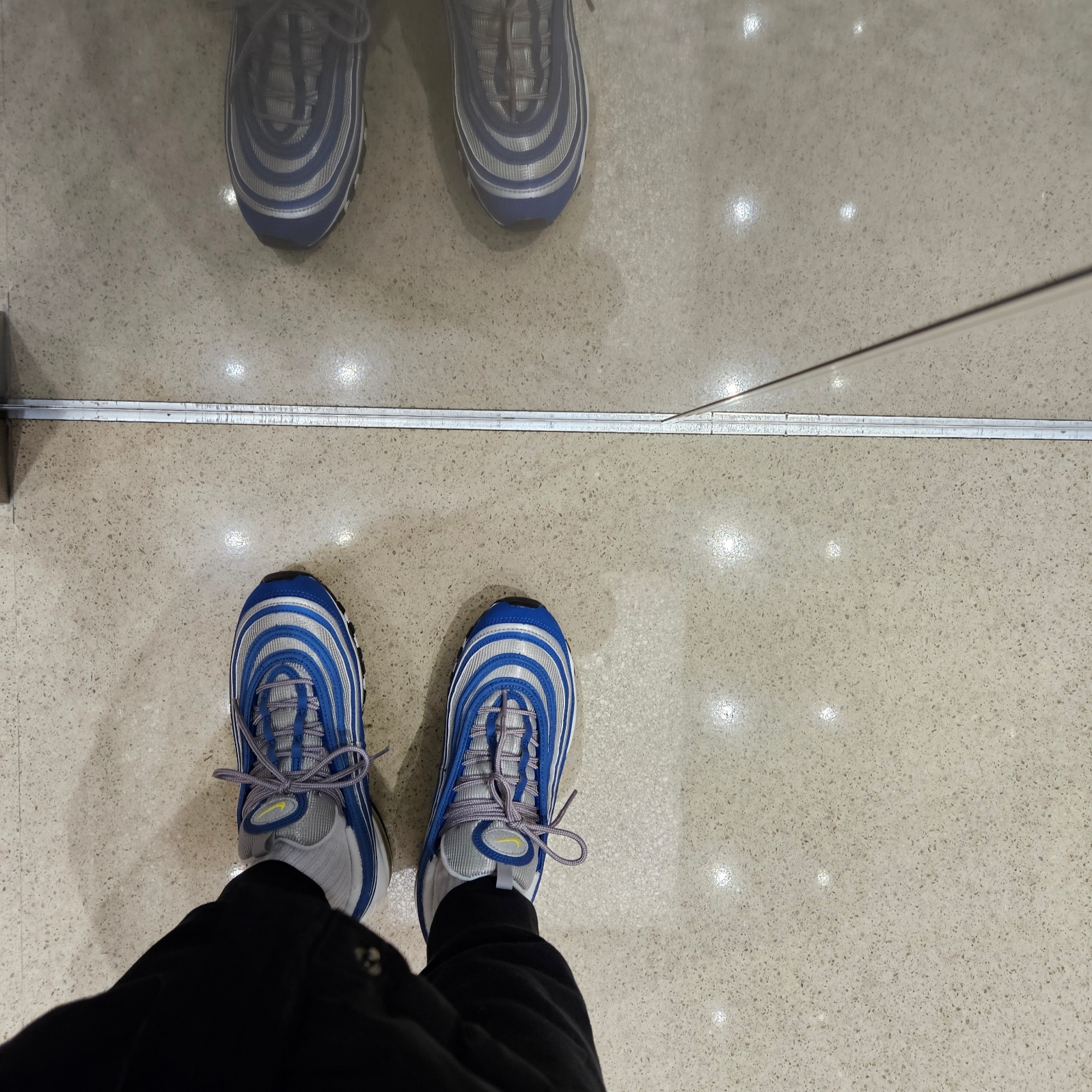 Nike Air Max 97 OG Royal Neon 착용 스타일 - 3