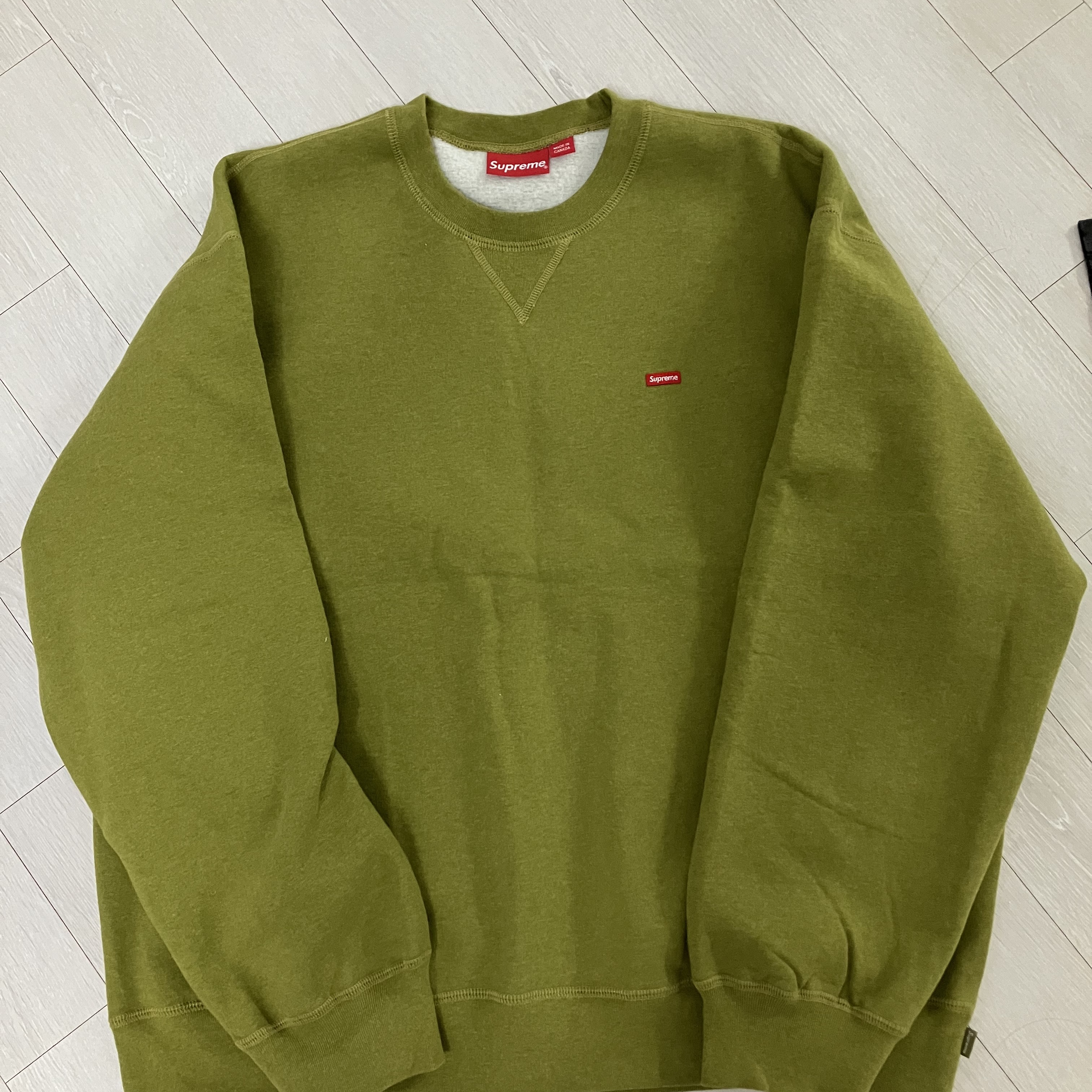 Supreme Small Box Crewneck Heather Olive - 23FW 착용 스타일